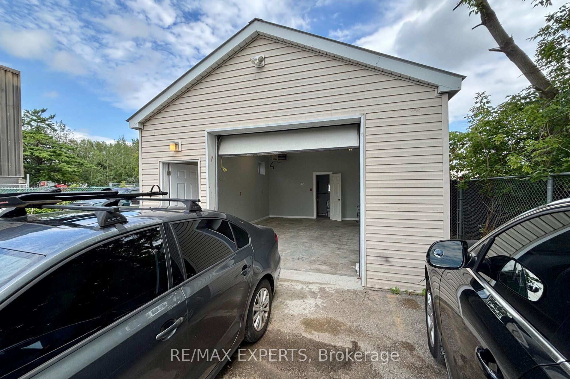 5 Ferndale Drive N 3 Property Photo 5