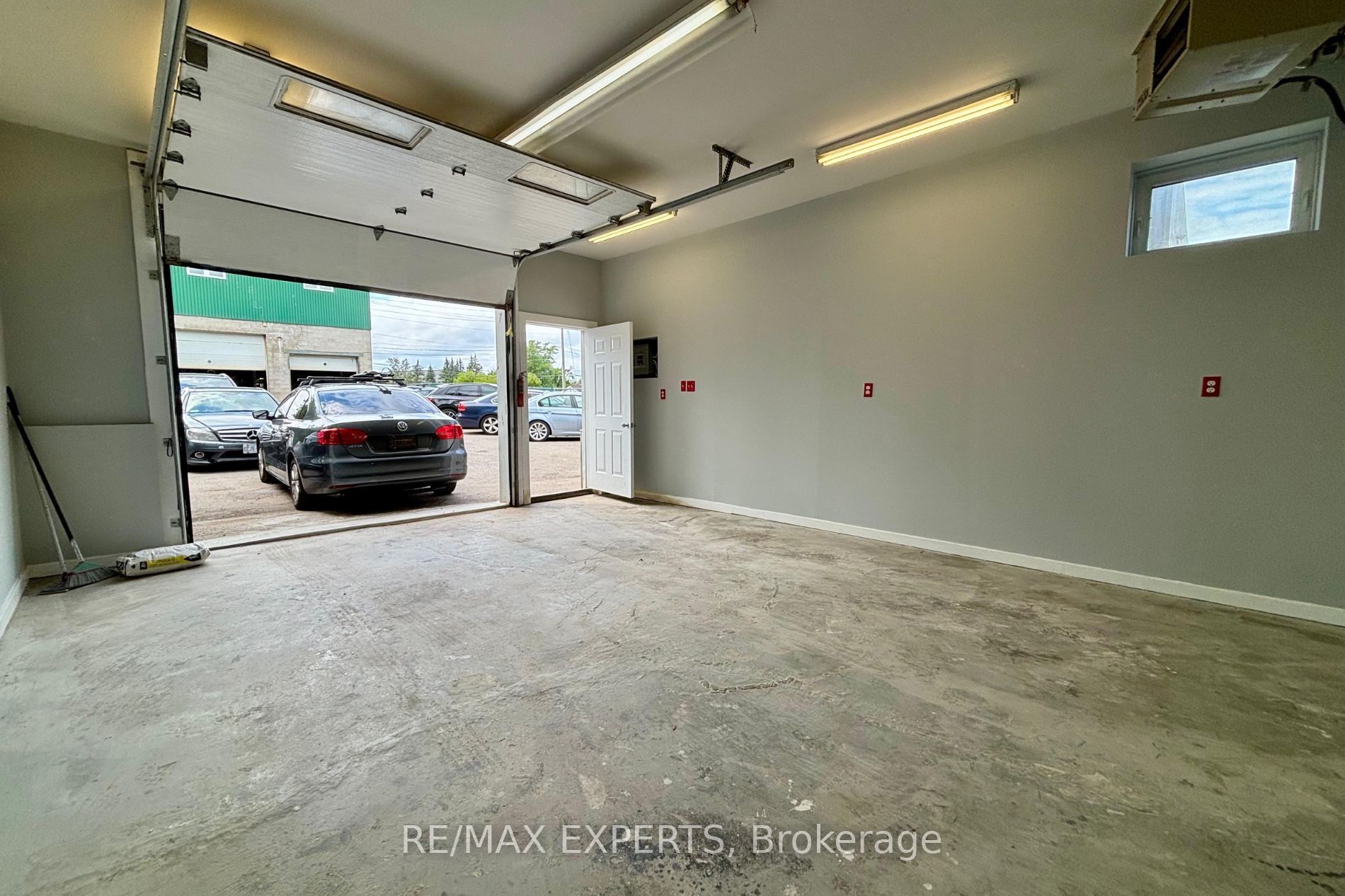 5 Ferndale Drive N 3 Property Photo 13
