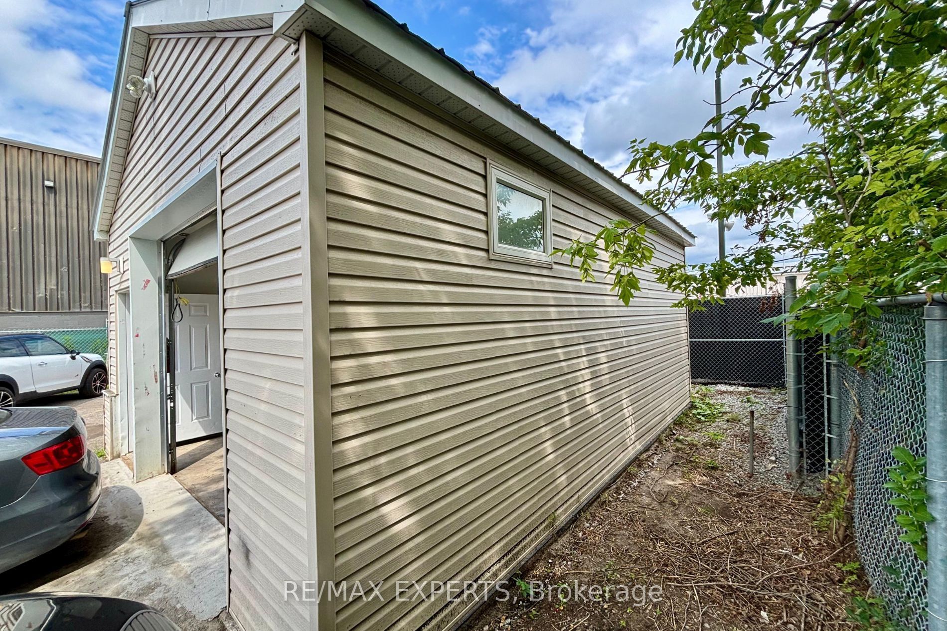 5 Ferndale Drive N 3 Property Photo 15