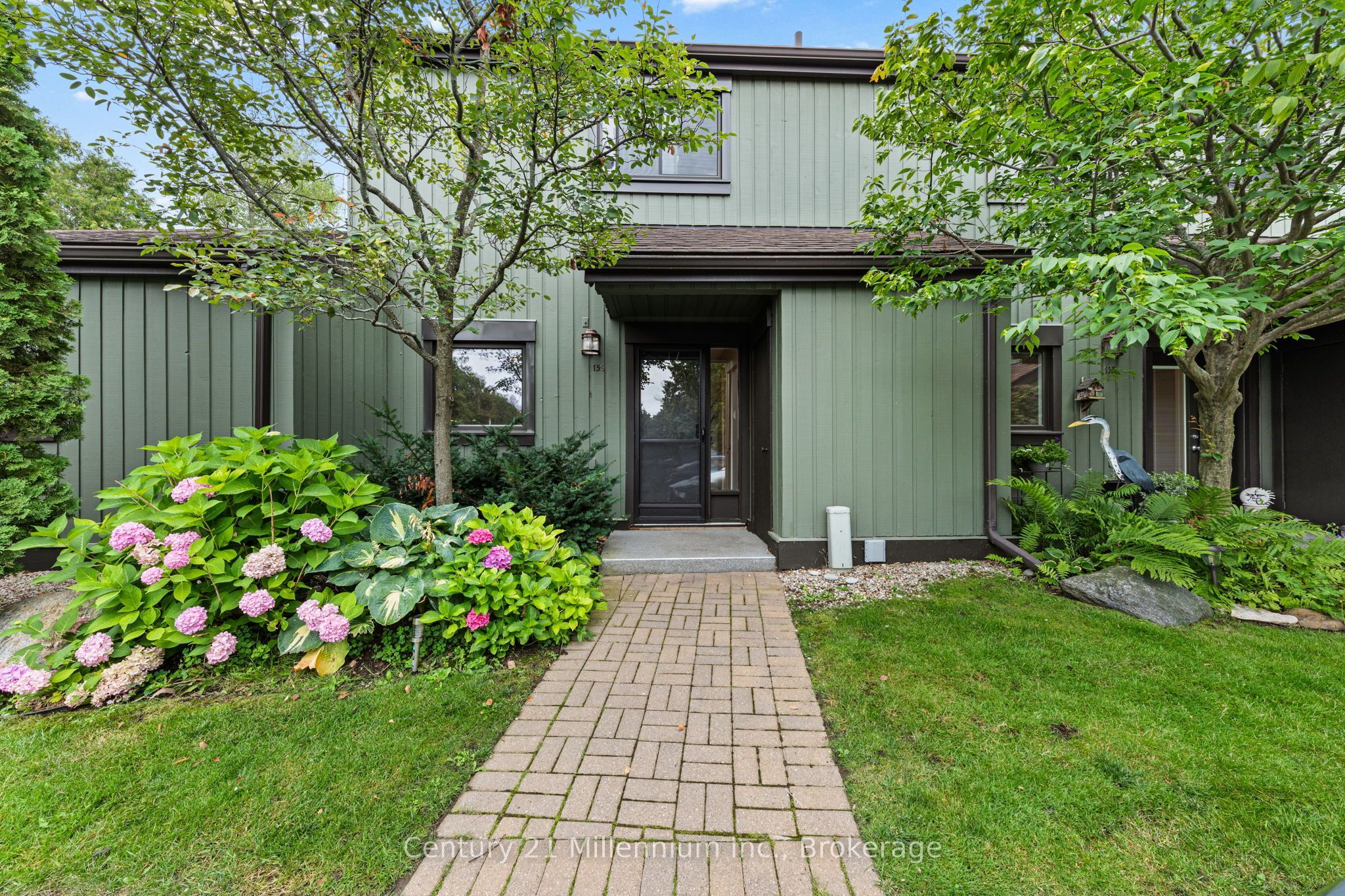 156 N ESCARPMENT Crescent Property Photo 1