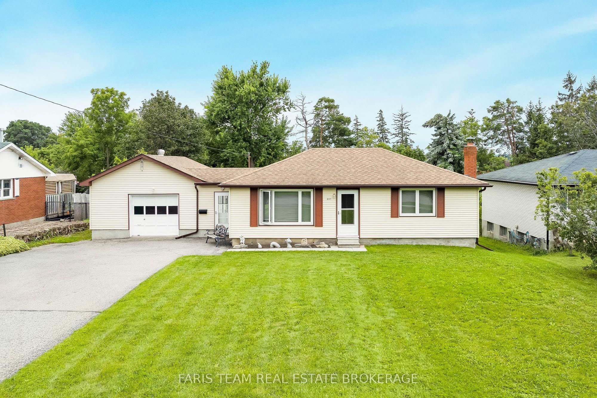 207 Warnica Road Property Photo 2