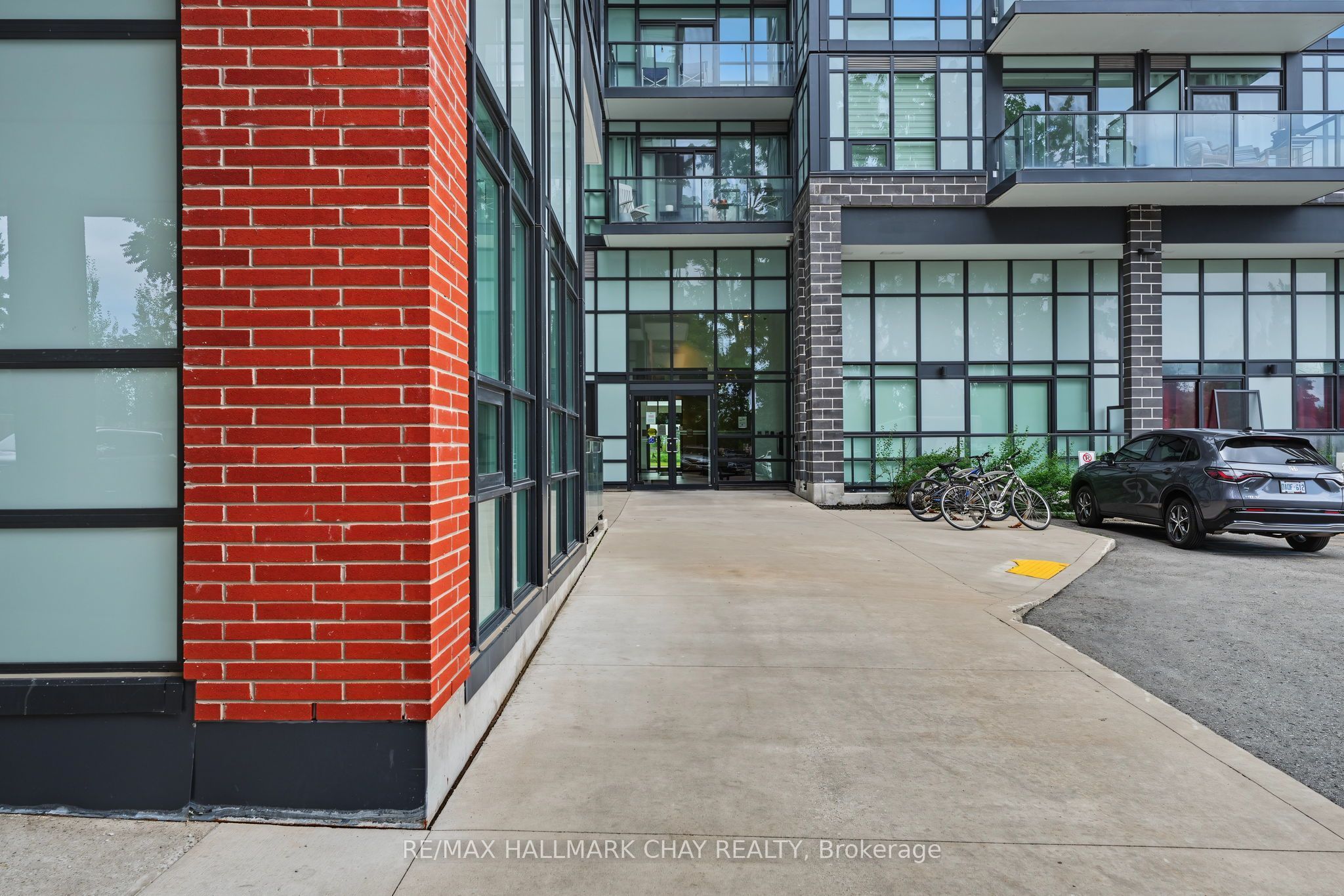 681 Yonge Street 418 Property Photo 3
