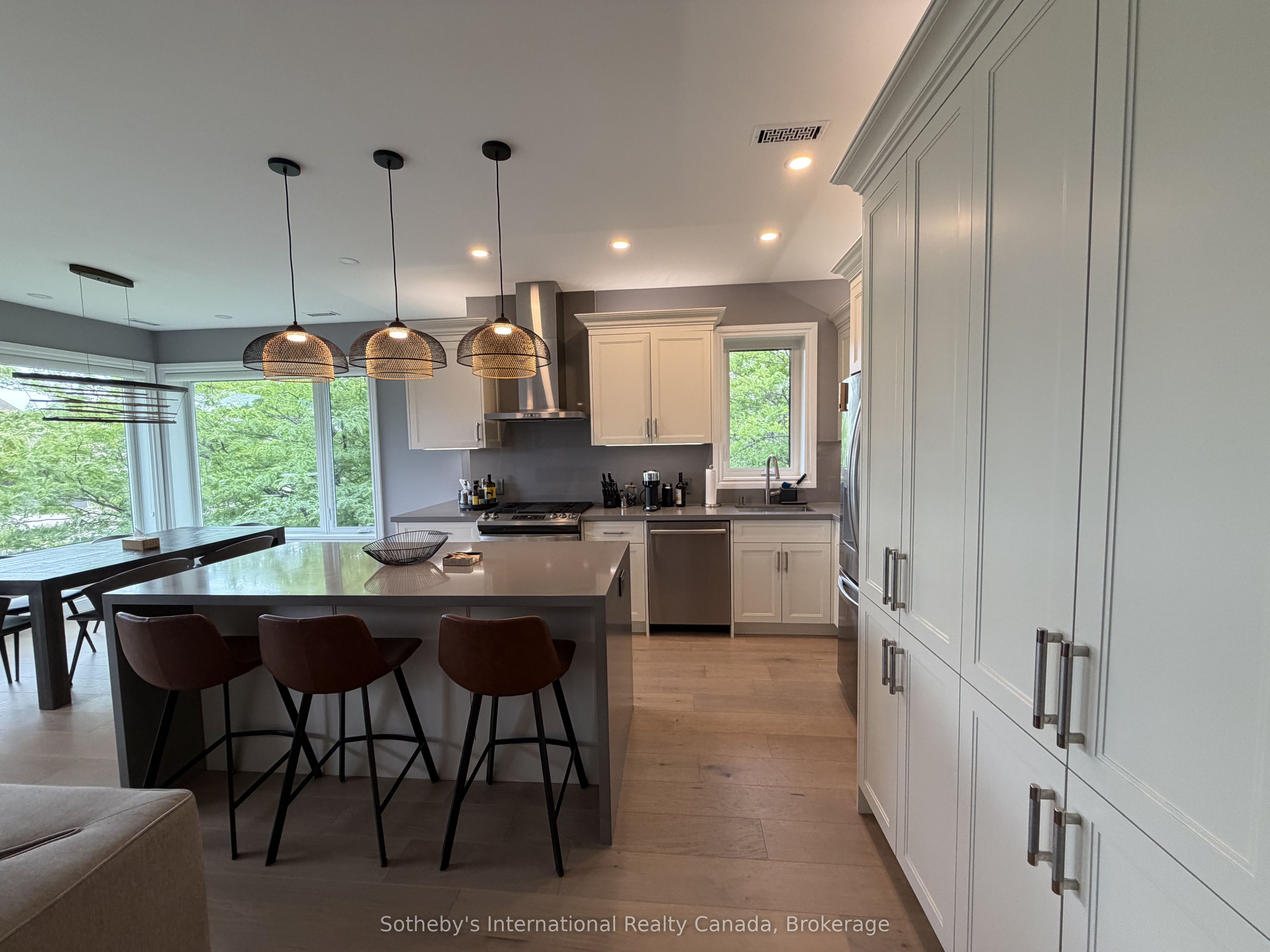 658 Johnston Park Avenue Property Photo 3