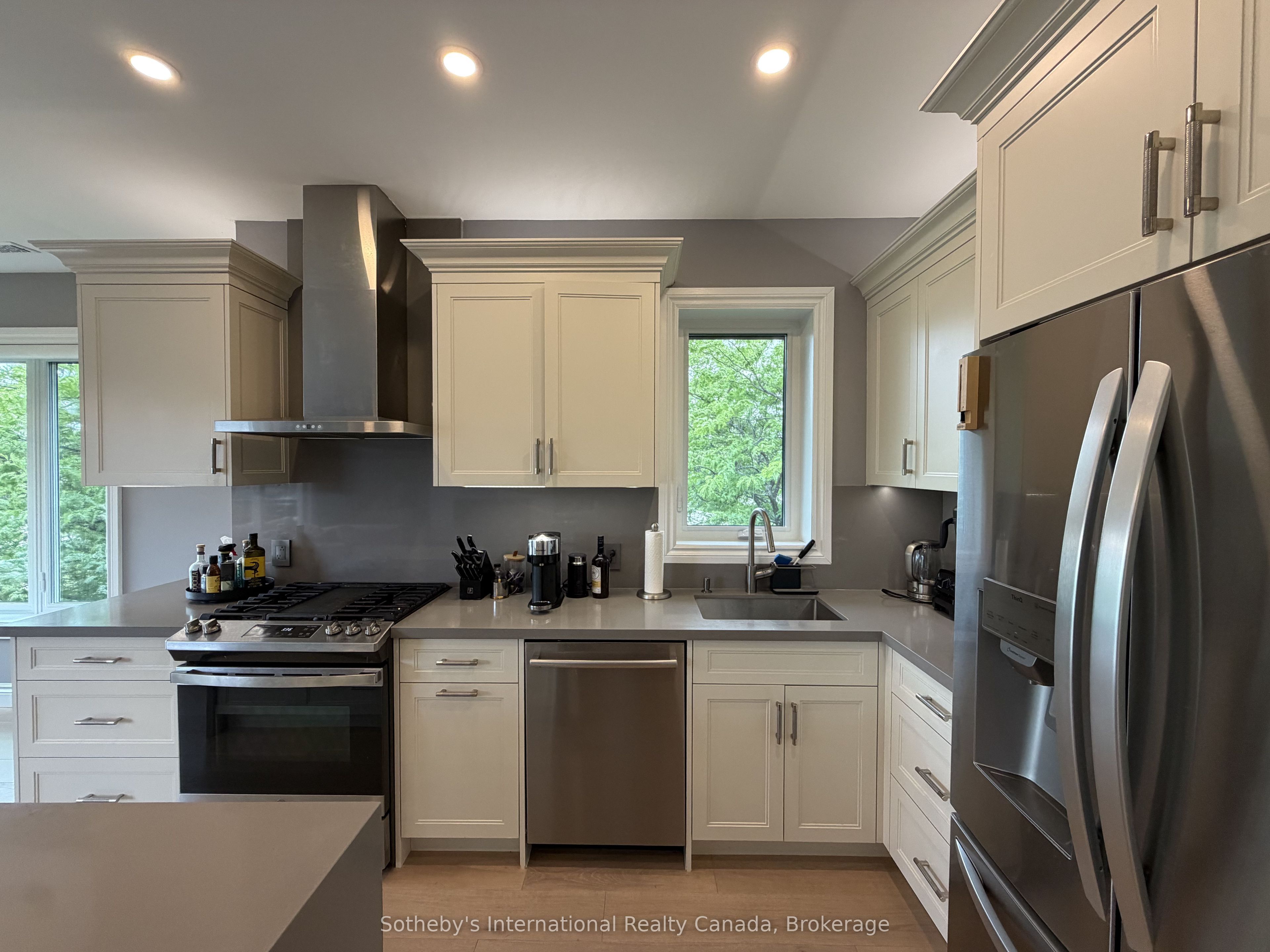 658 Johnston Park Avenue Property Photo 4