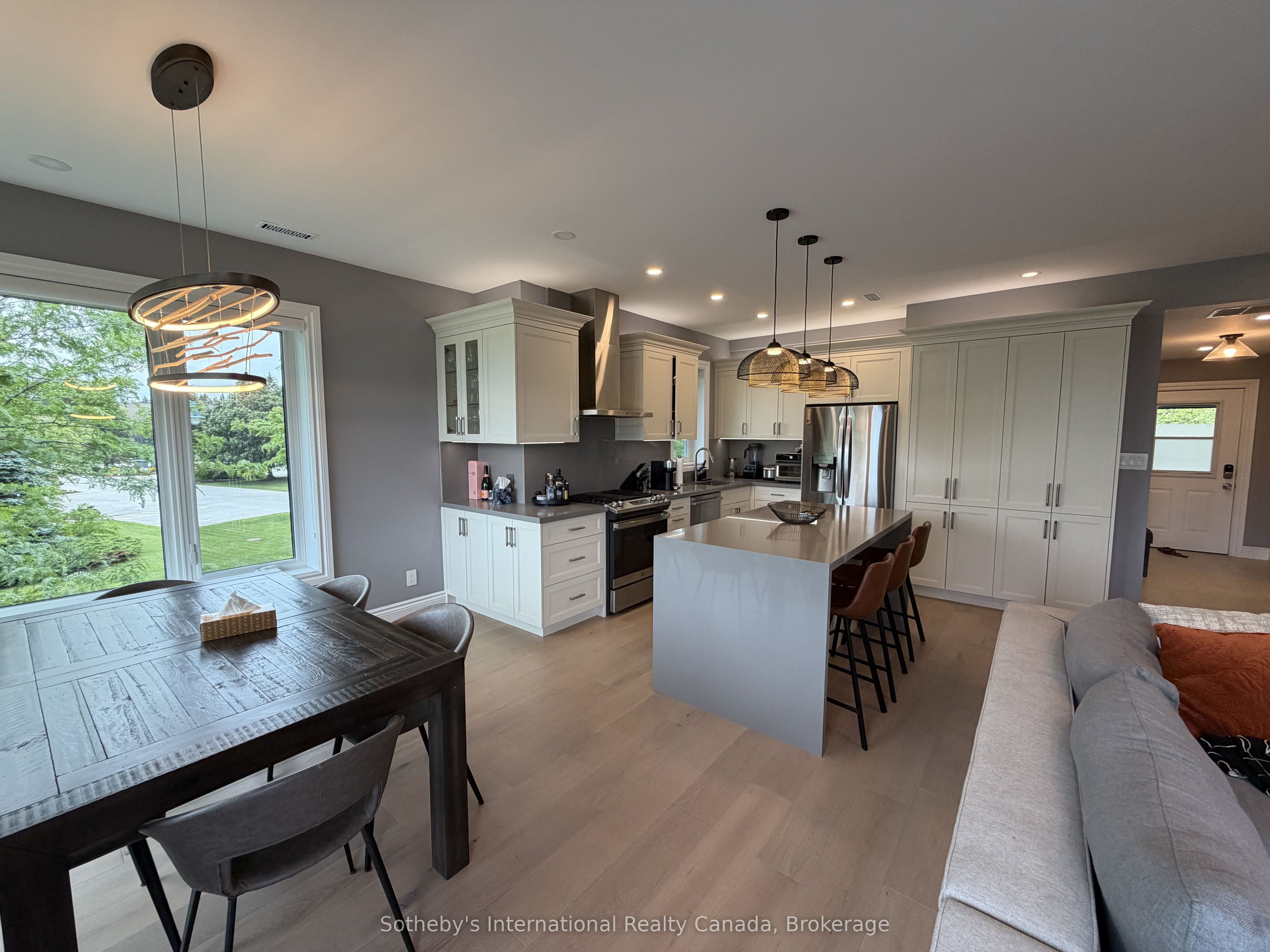 658 Johnston Park Avenue Property Photo 8