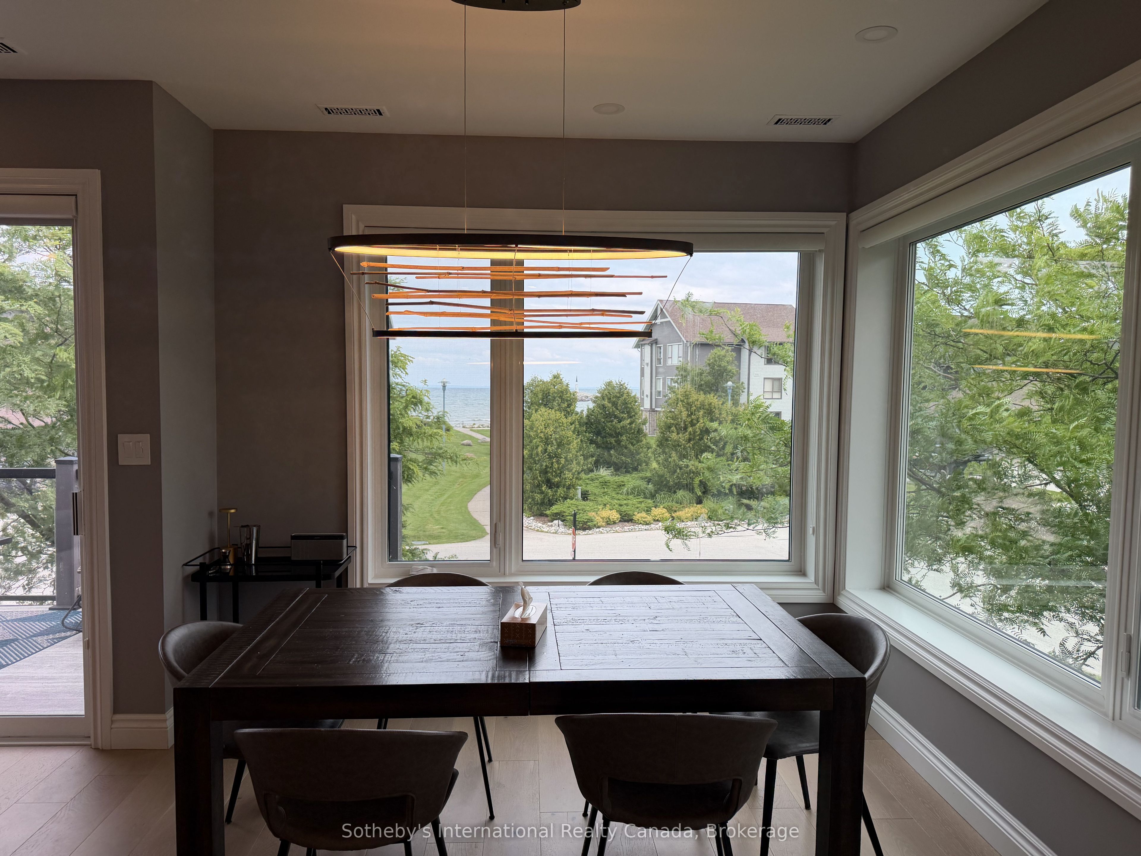 658 Johnston Park Avenue Property Photo 11