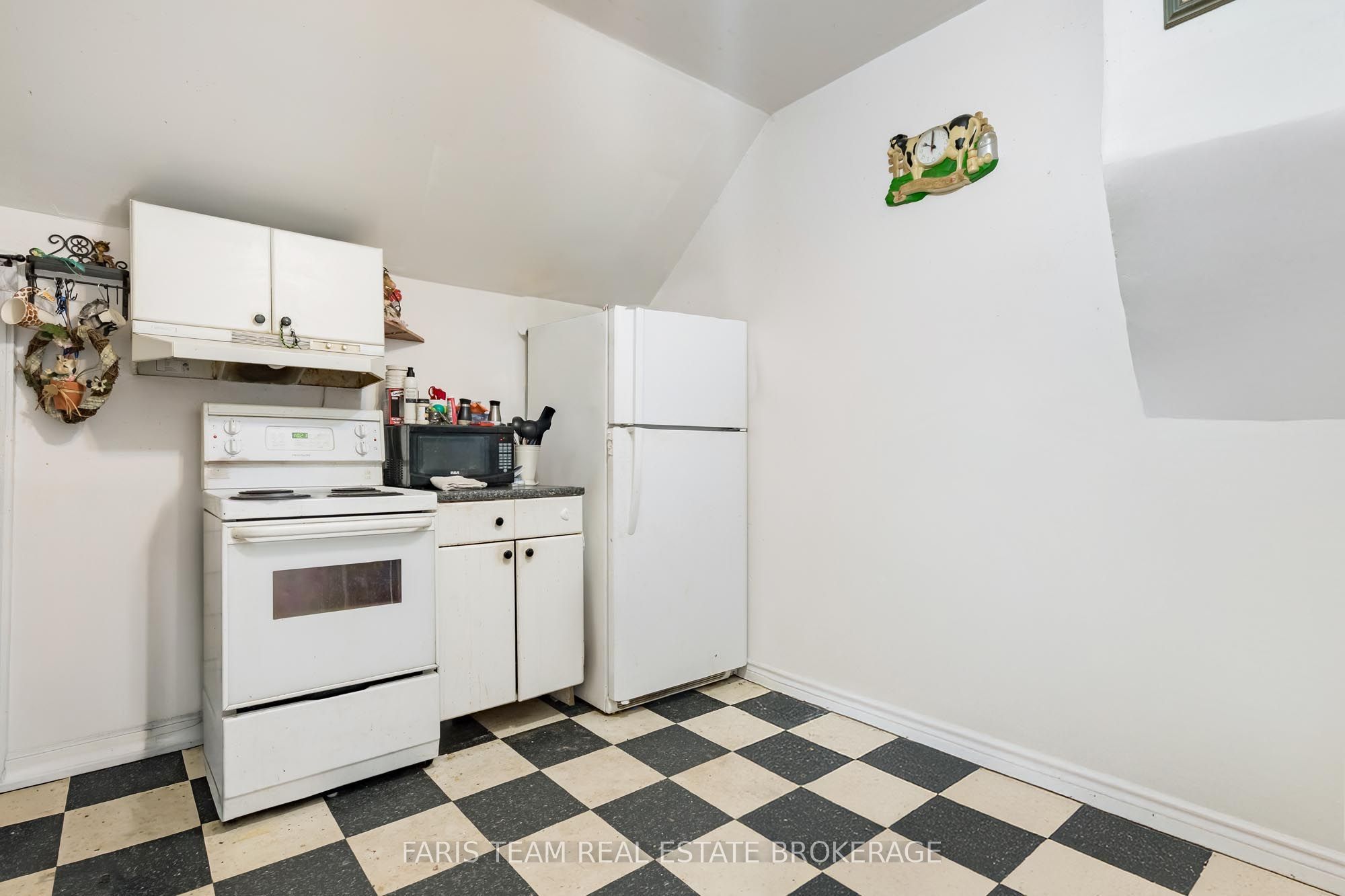 116 Albert Street S Property Photo 5
