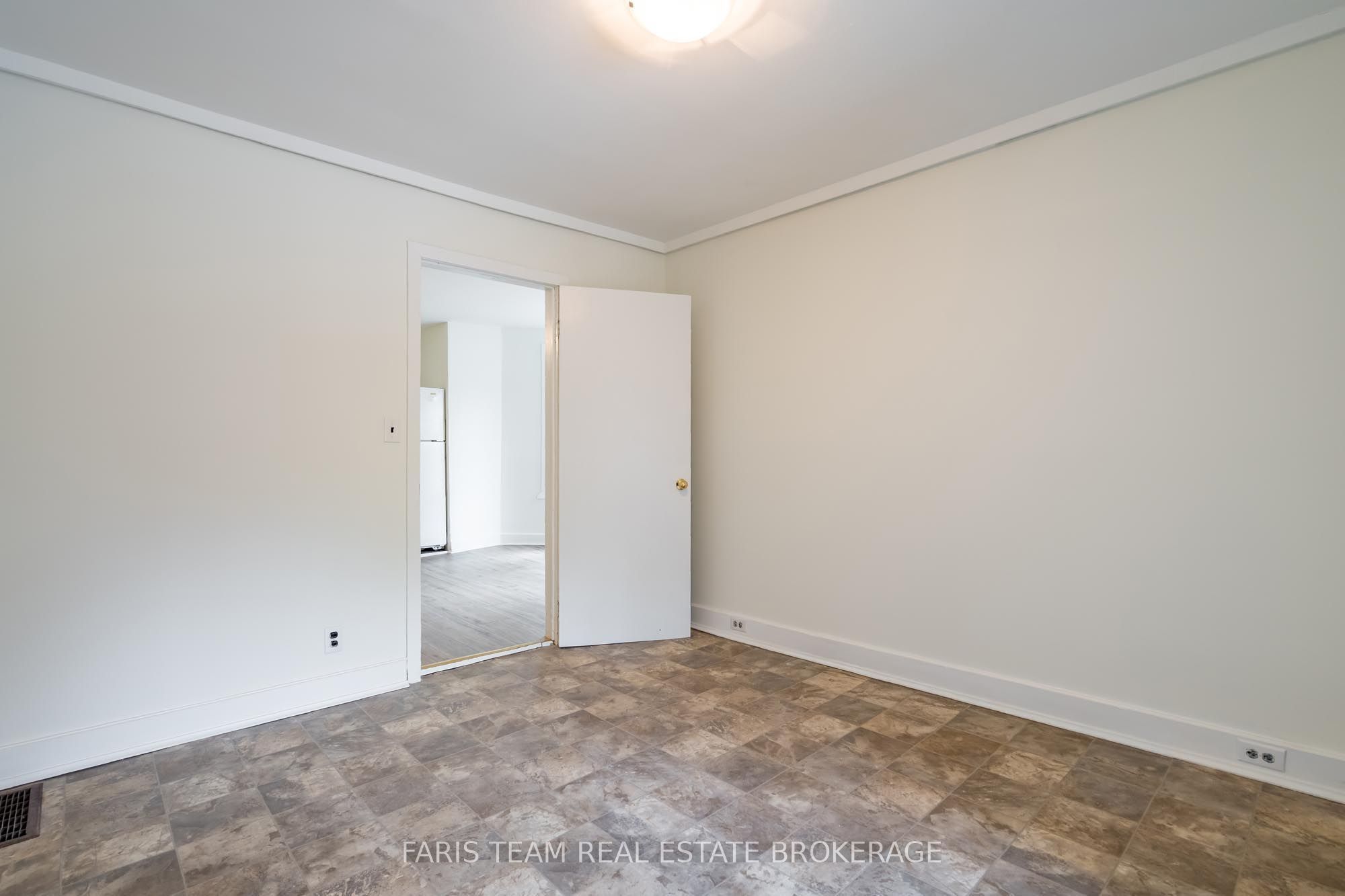 116 Albert Street S Property Photo 16