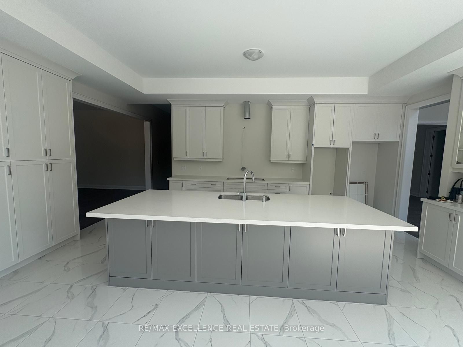 62 Pearsall Place Property Photo 4