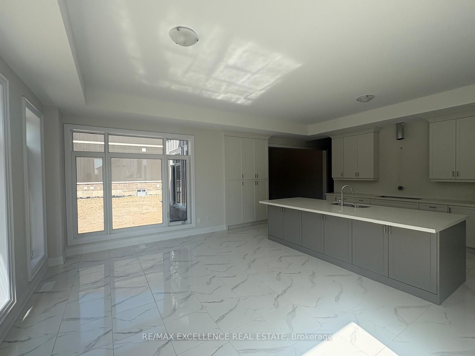 62 Pearsall Place Property Photo 5