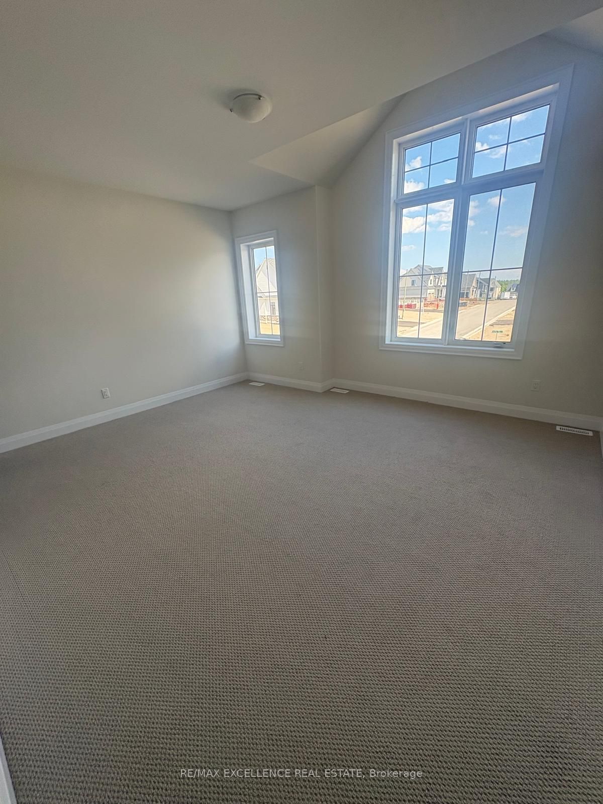 62 Pearsall Place Property Photo 8