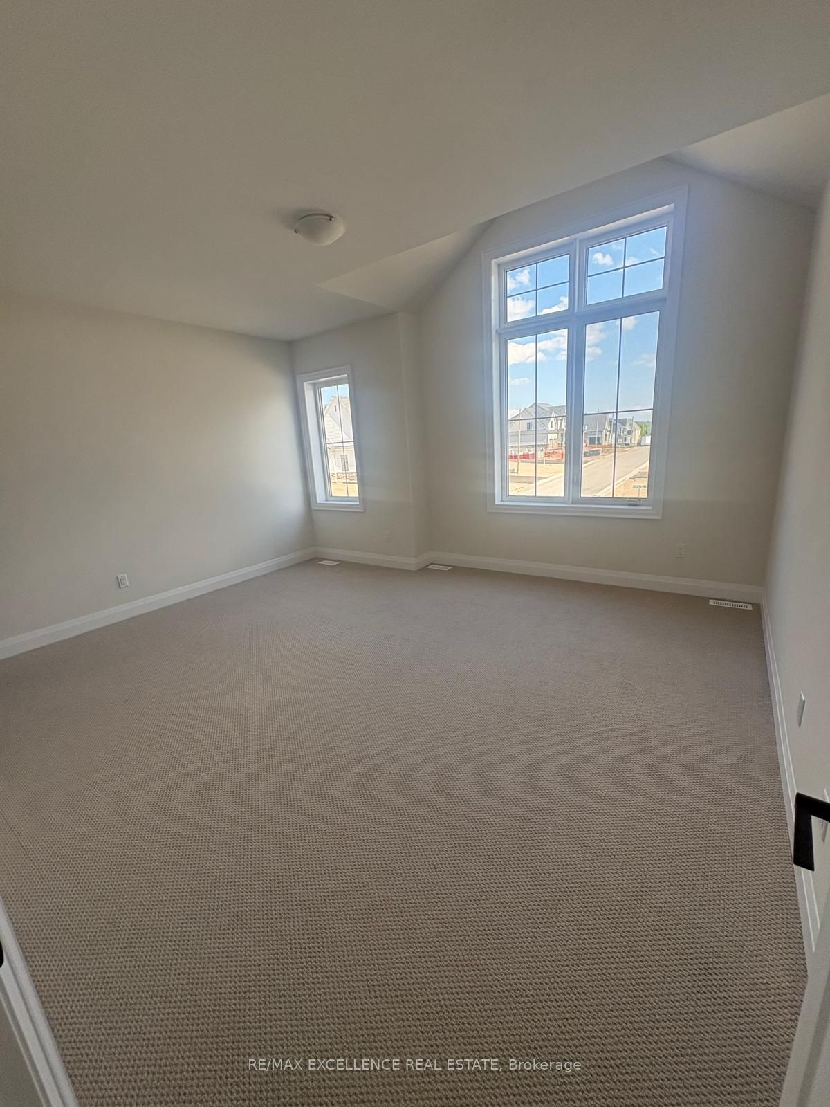 62 Pearsall Place Property Photo 9