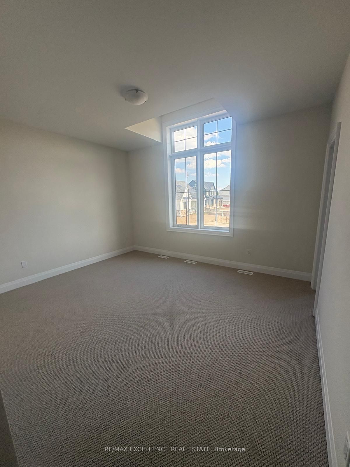 62 Pearsall Place Property Photo 10