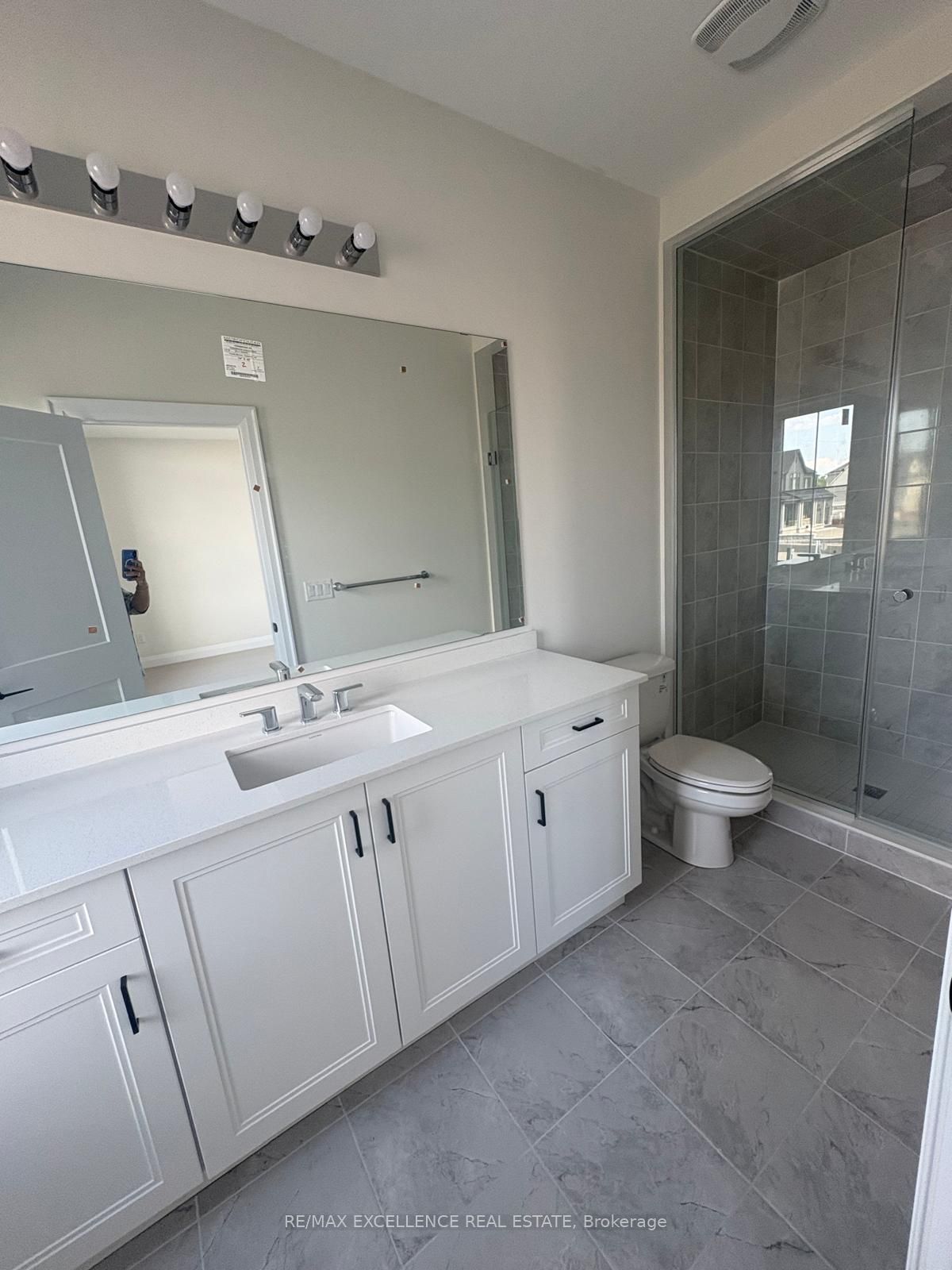 62 Pearsall Place Property Photo 11