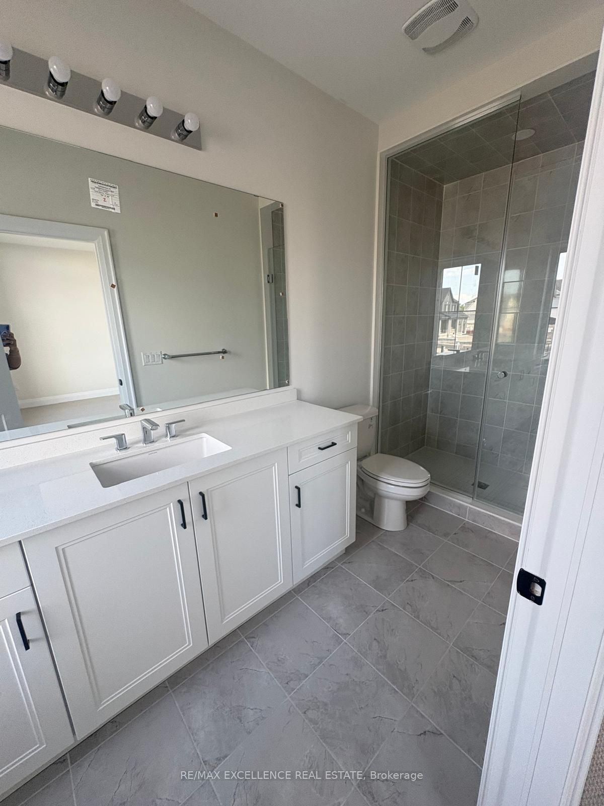 62 Pearsall Place Property Photo 12