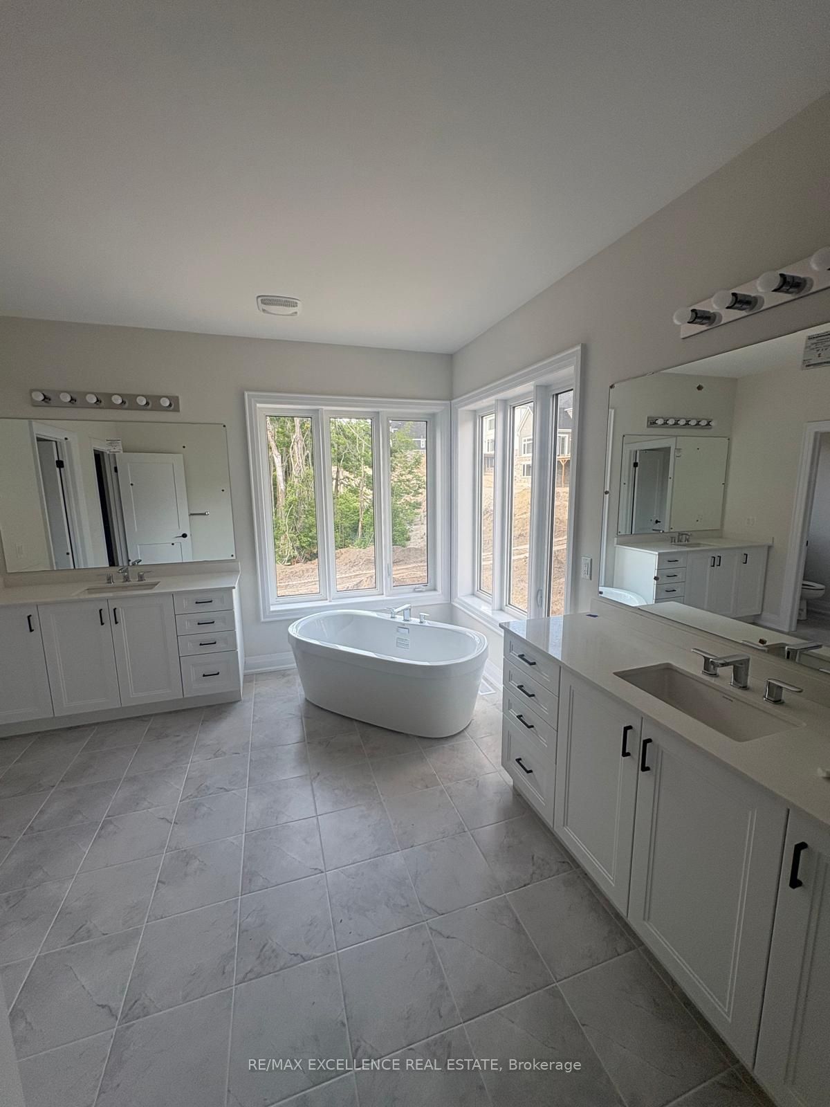62 Pearsall Place Property Photo 14