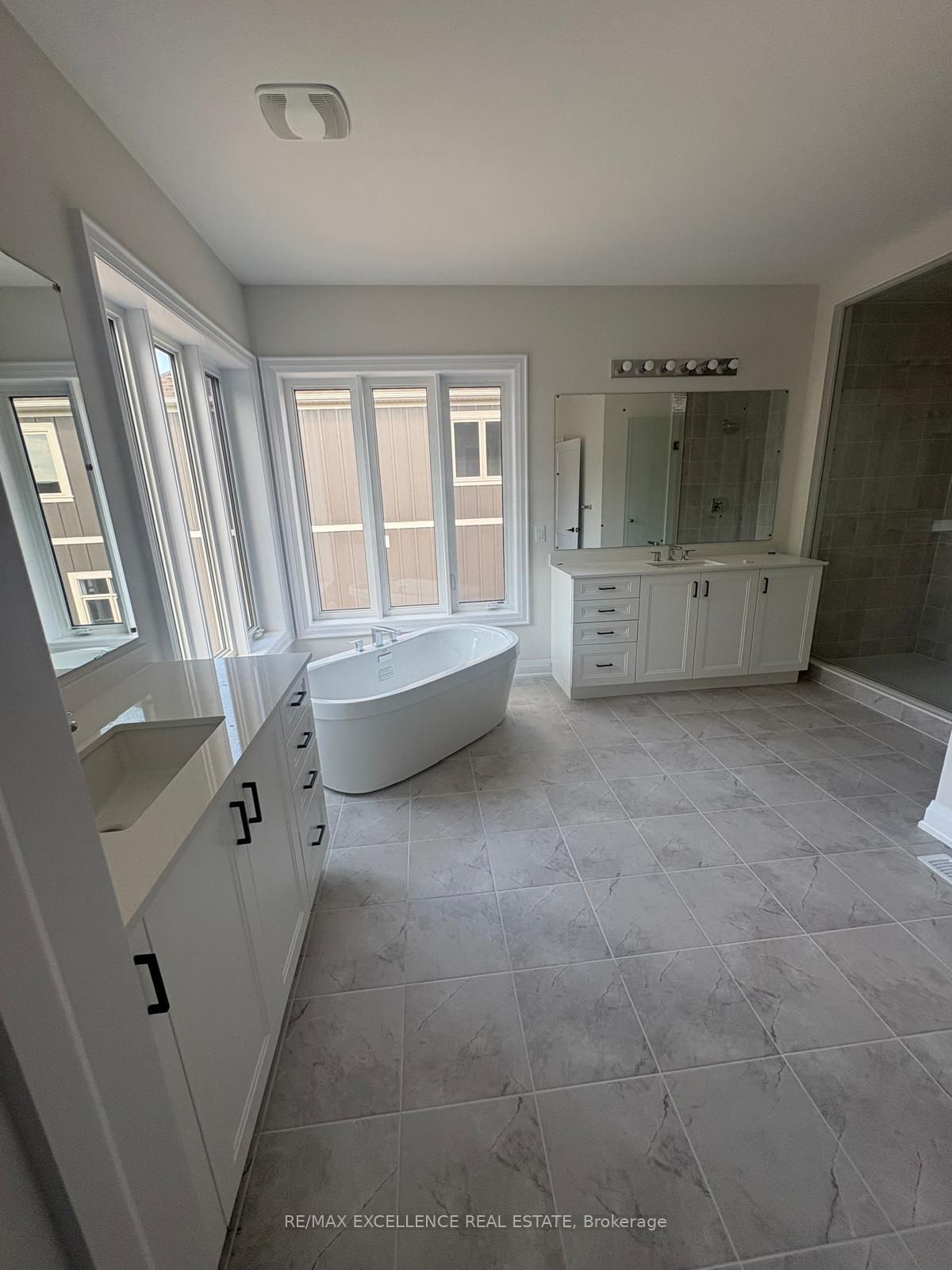 62 Pearsall Place Property Photo 15