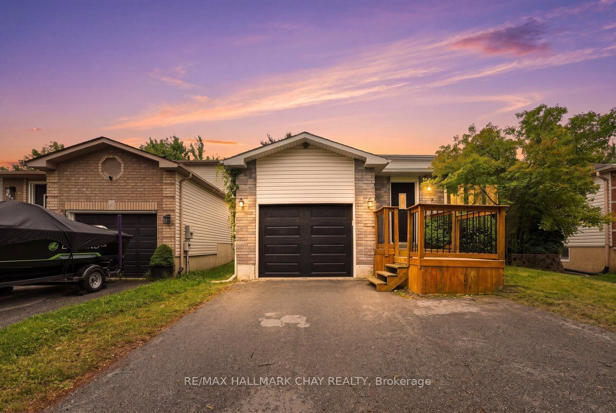 26 Whitehorn Crescent Property Photo 1