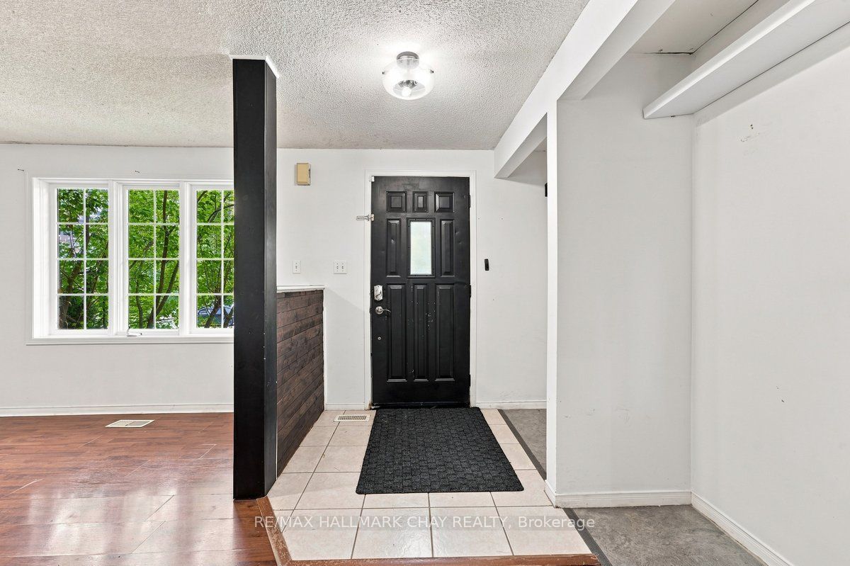 26 Whitehorn Crescent Property Photo 2