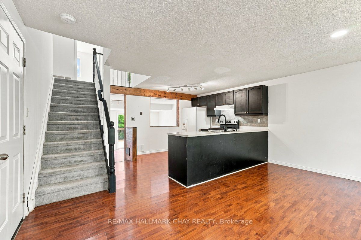 26 Whitehorn Crescent Property Photo 3