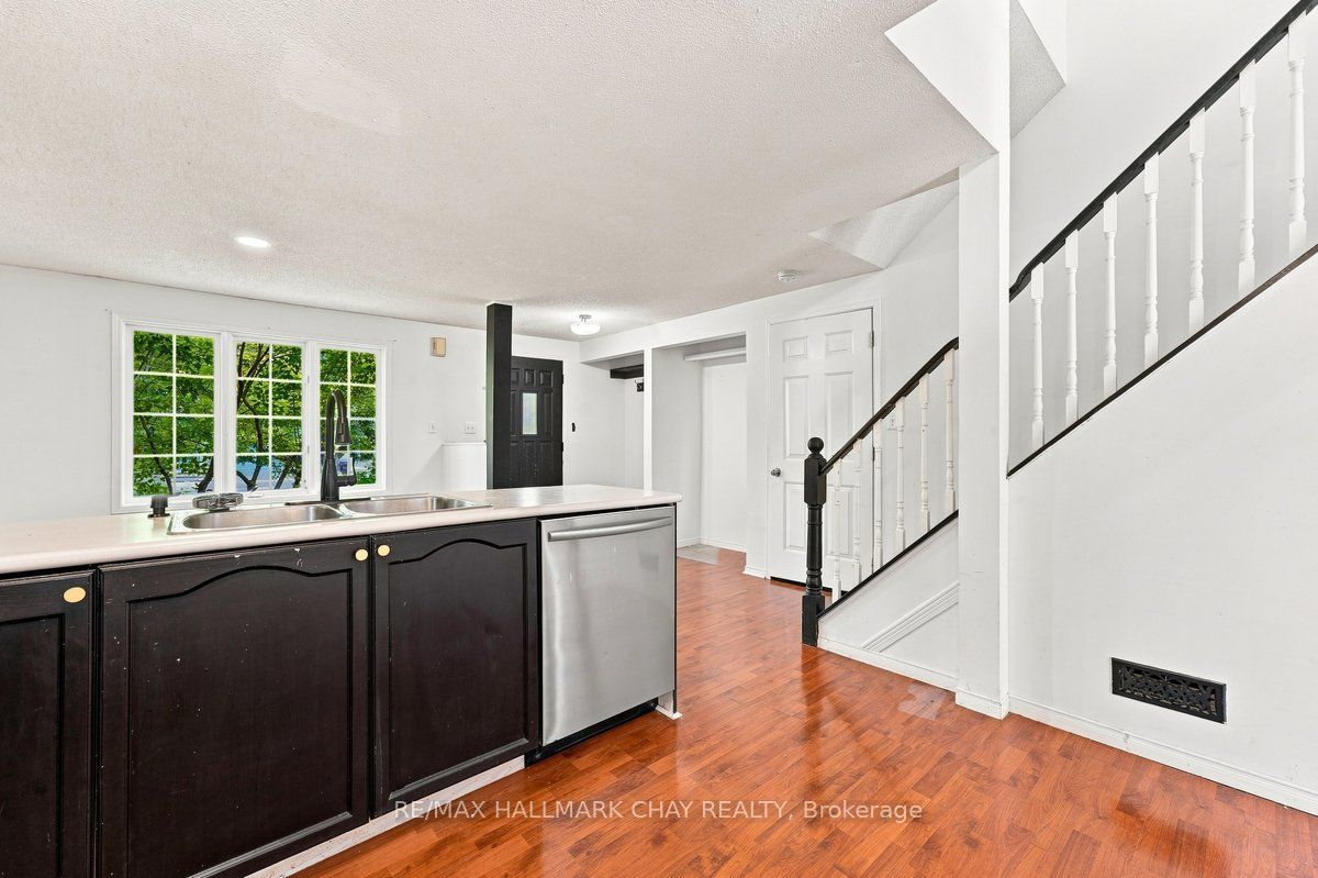 26 Whitehorn Crescent Property Photo 6