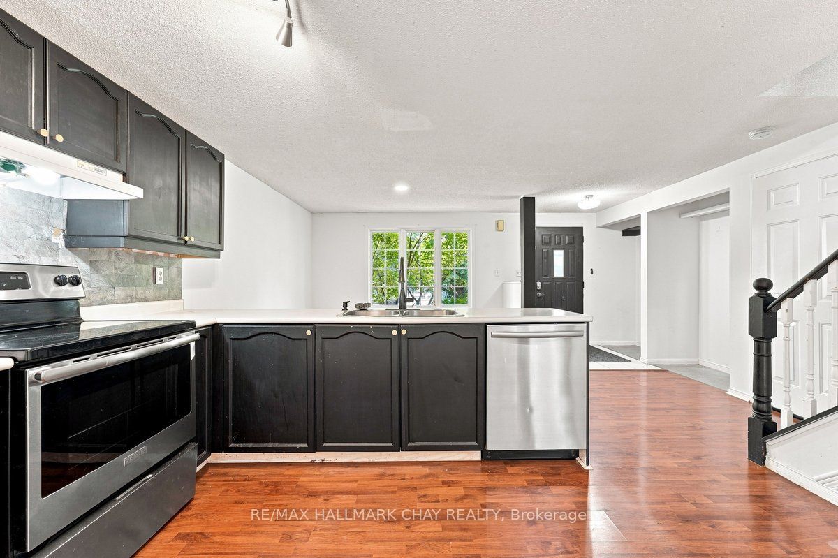 26 Whitehorn Crescent Property Photo 7