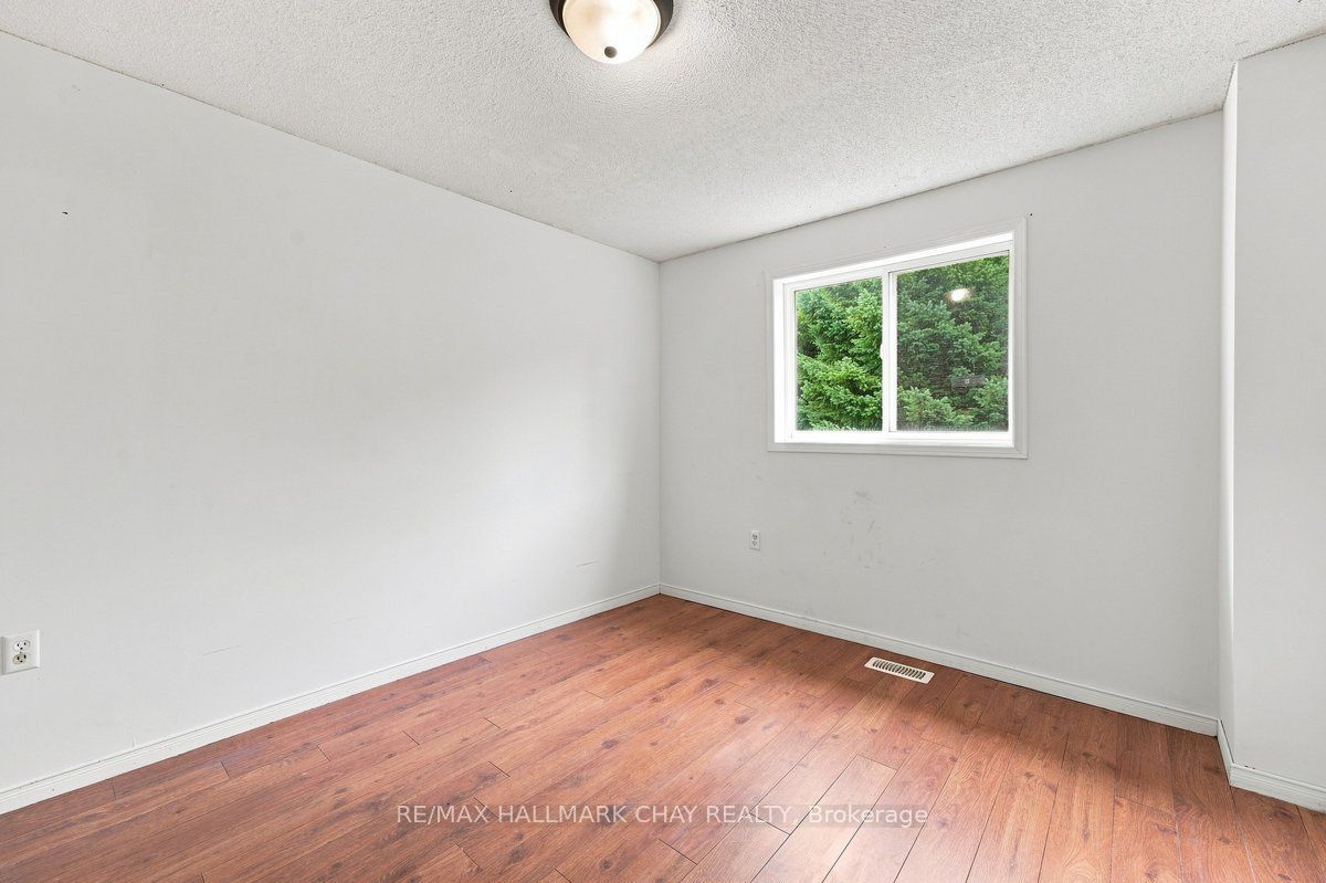 26 Whitehorn Crescent Property Photo 12