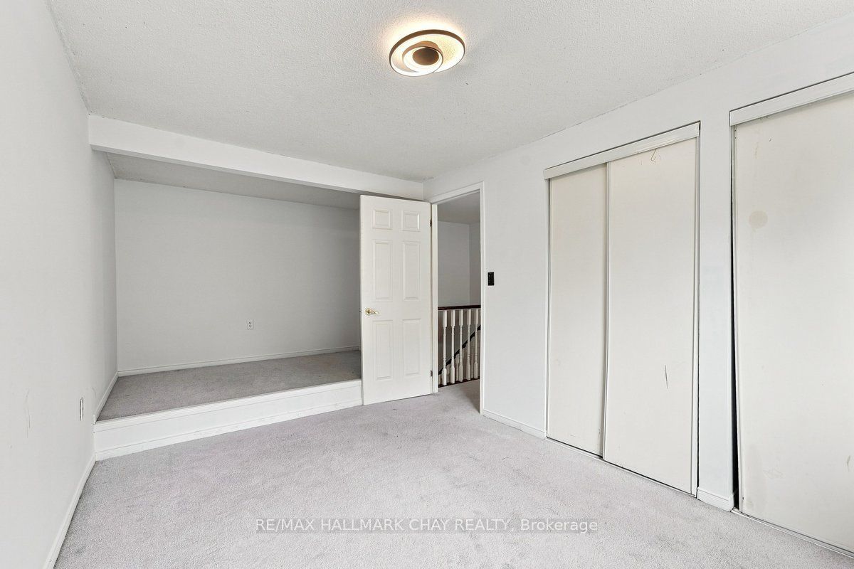 26 Whitehorn Crescent Property Photo 14