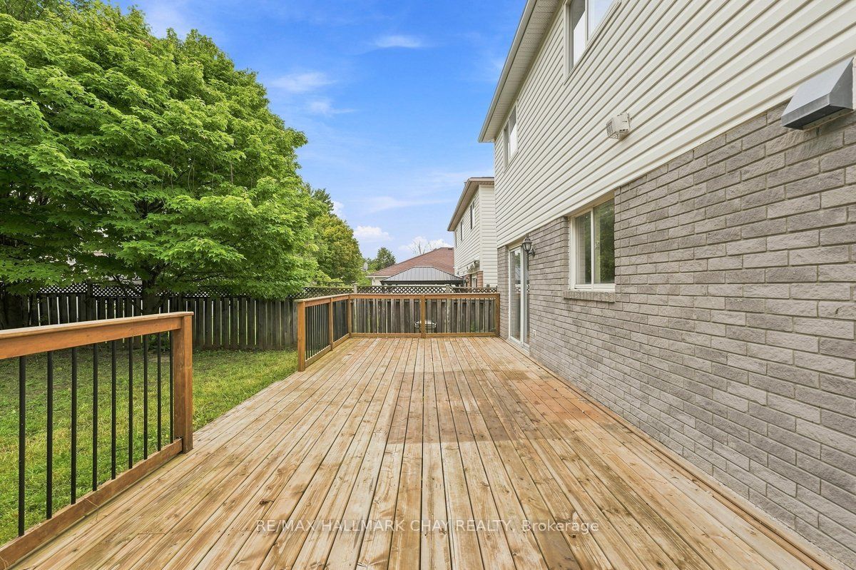 26 Whitehorn Crescent Property Photo 17