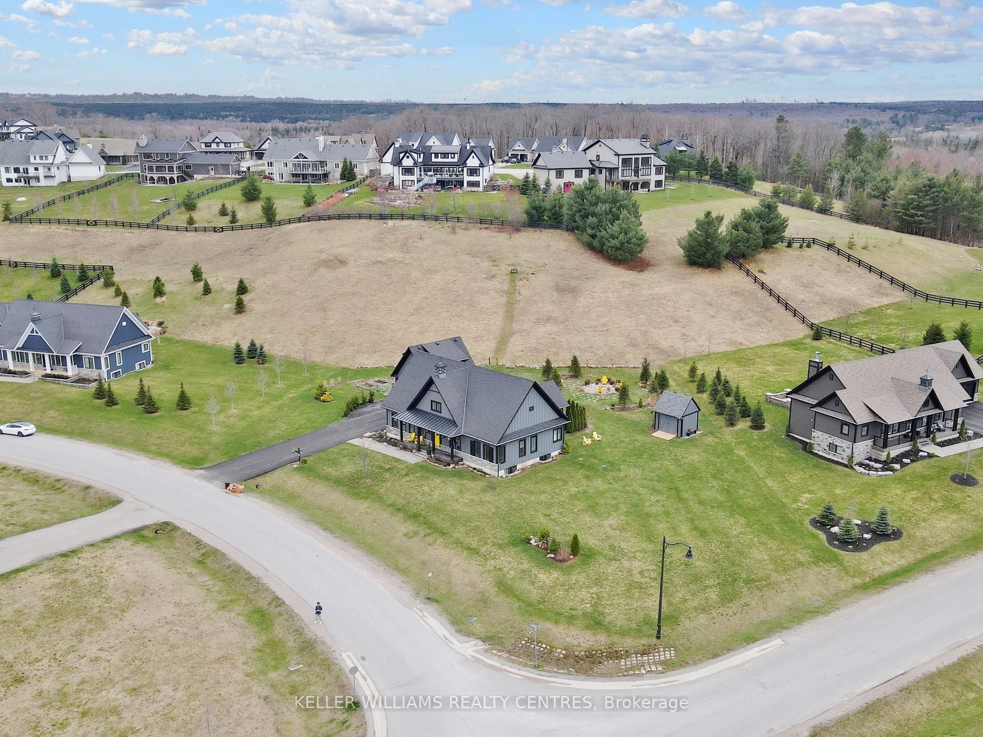 2 Thoroughbred Drive Property Photo 29