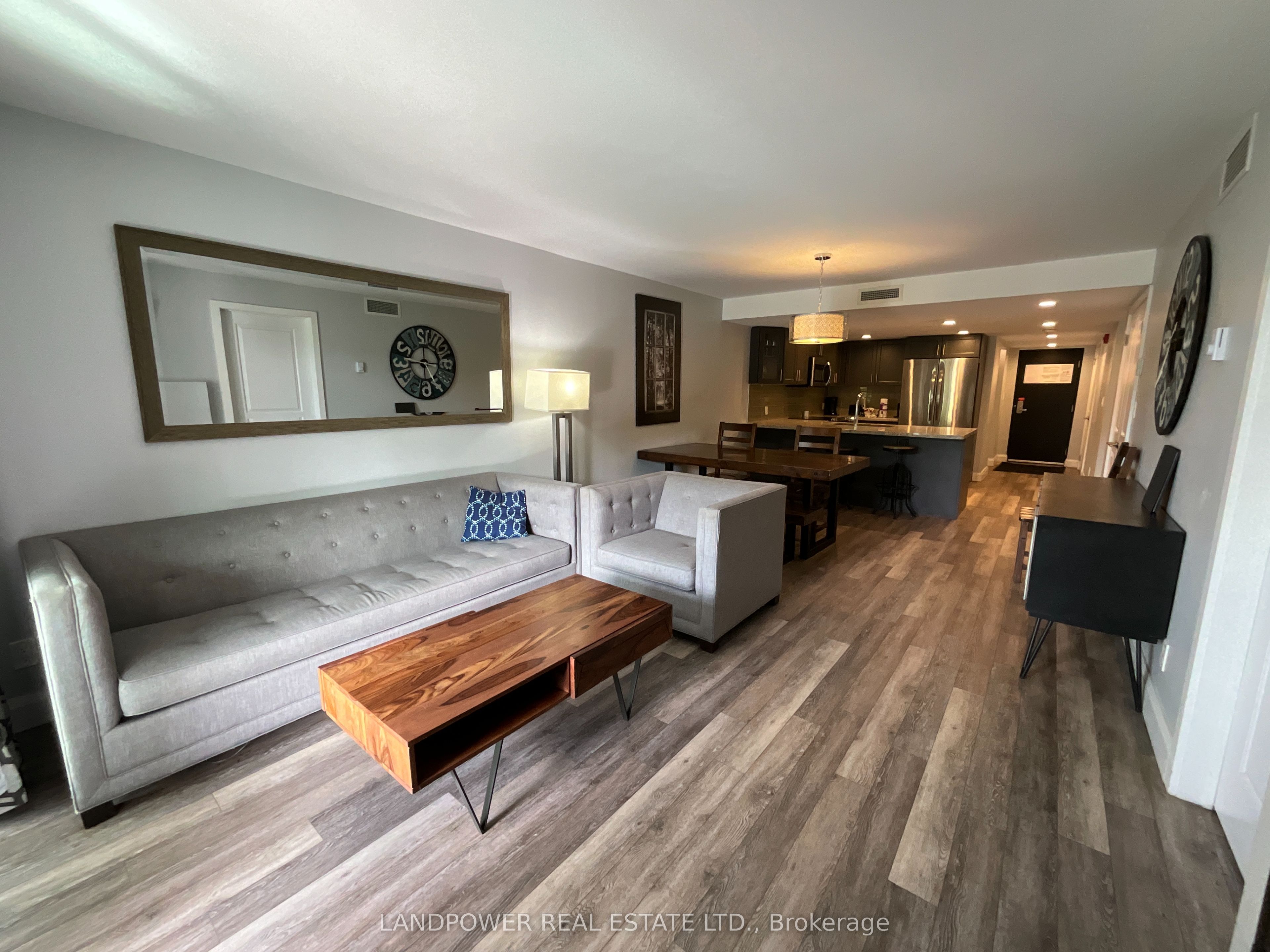 80 Horseshoe Boulevard 403 Property Photo 2