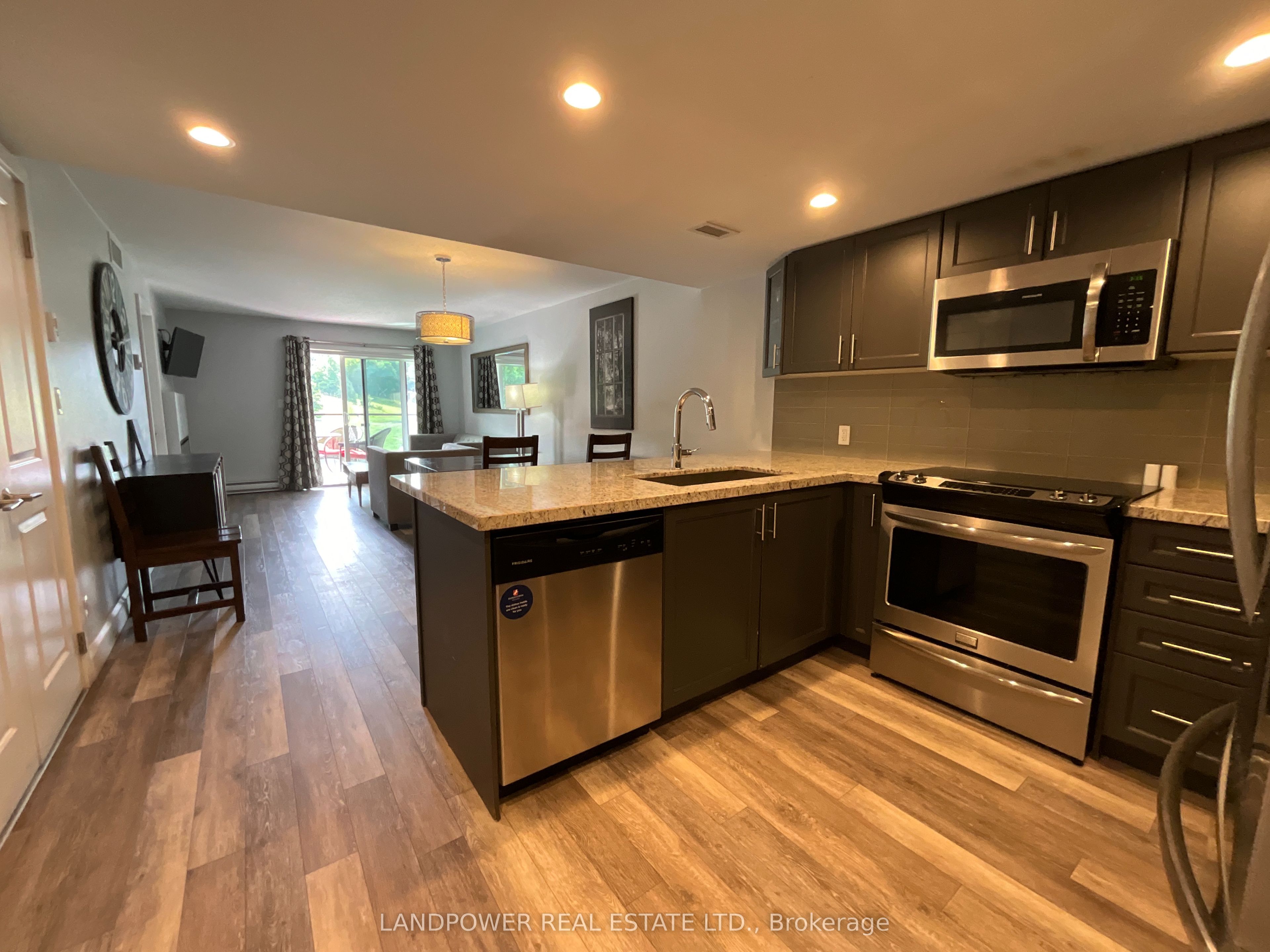80 Horseshoe Boulevard 403 Property Photo 3