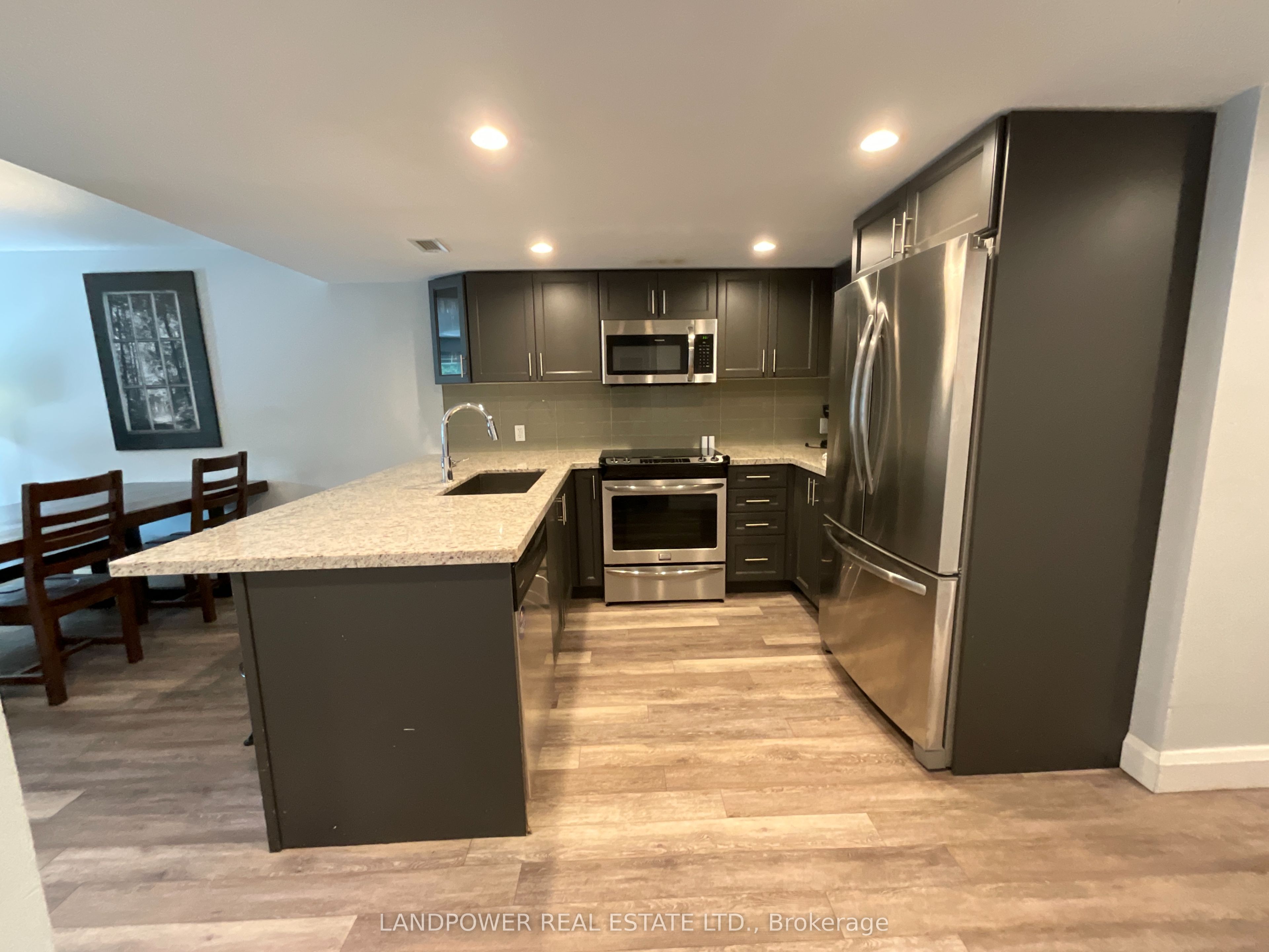80 Horseshoe Boulevard 403 Property Photo 8
