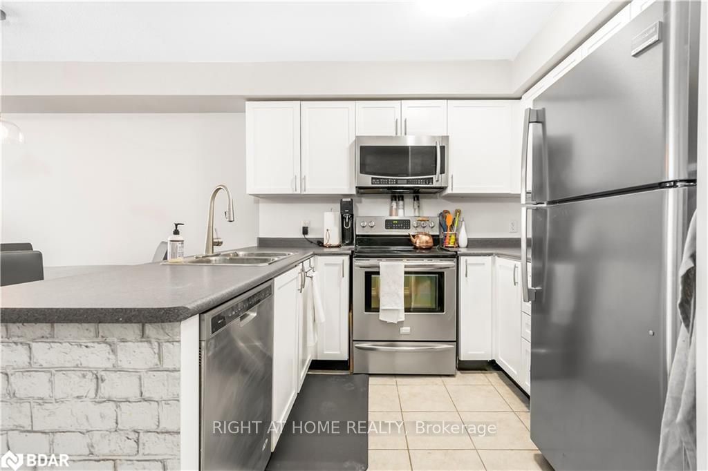53 Ferndale Drive S 3 Property Photo 2