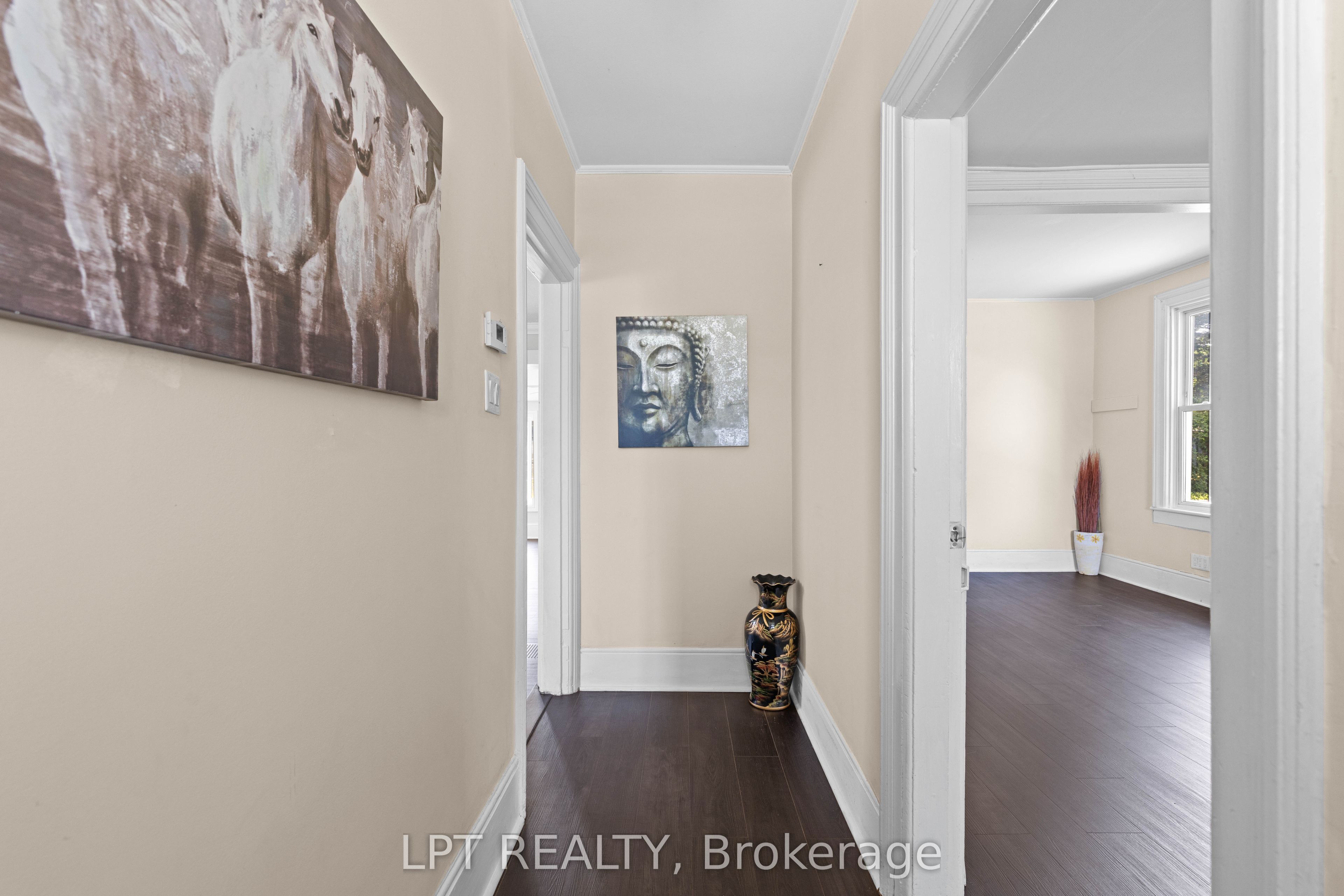 52 Parkside Drive E Property Photo 5