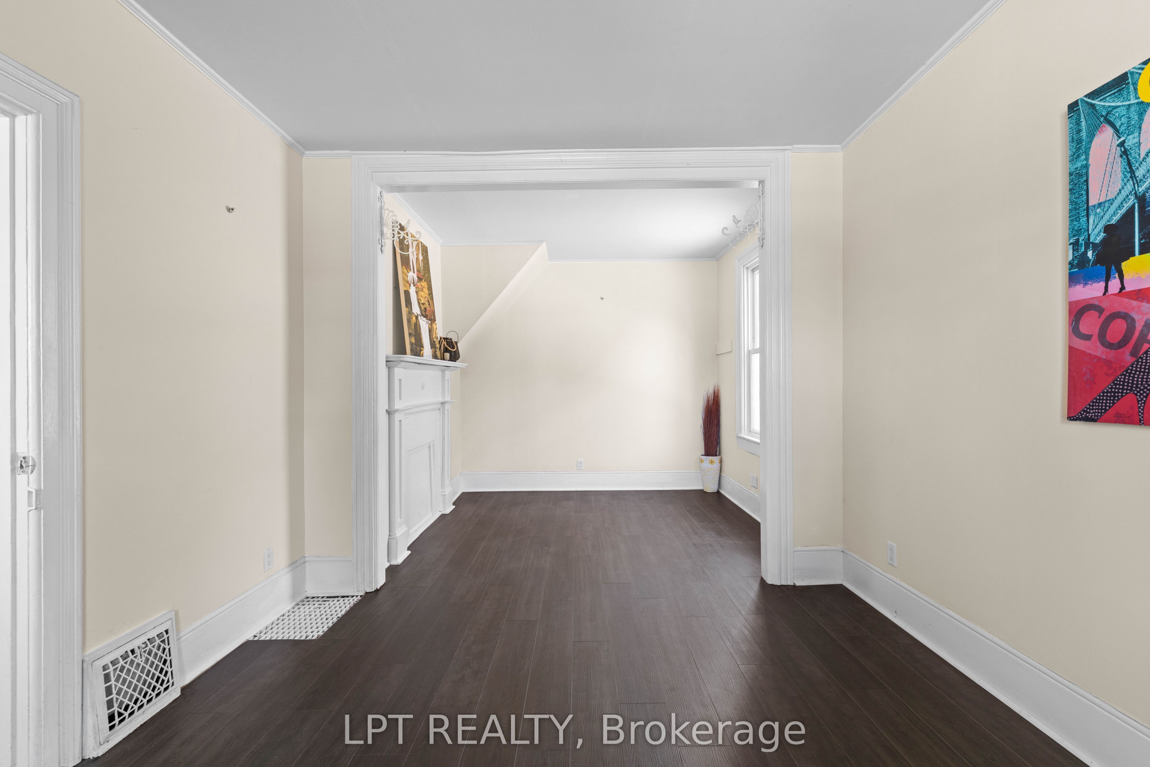 52 Parkside Drive E Property Photo 6