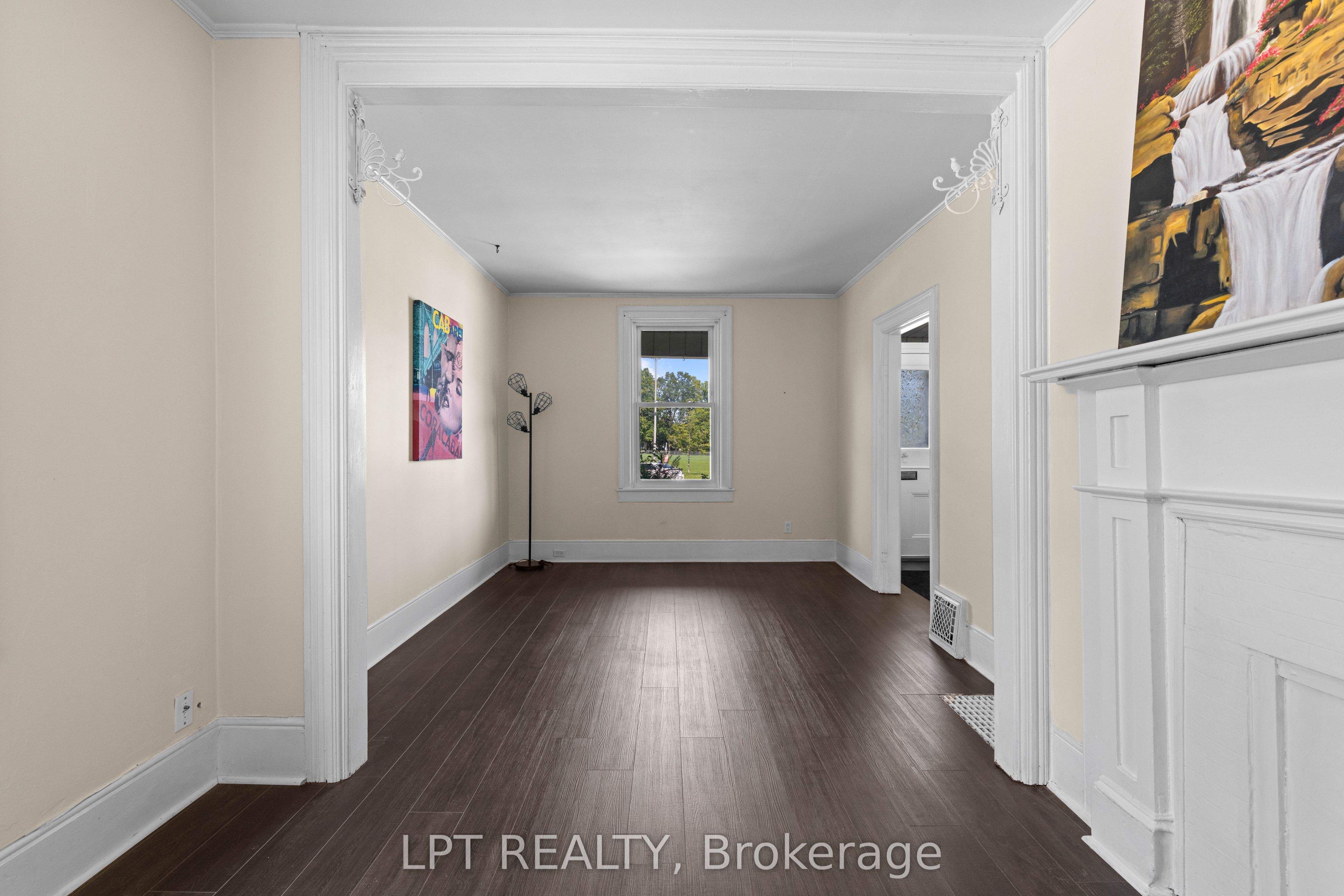 52 Parkside Drive E Property Photo 7