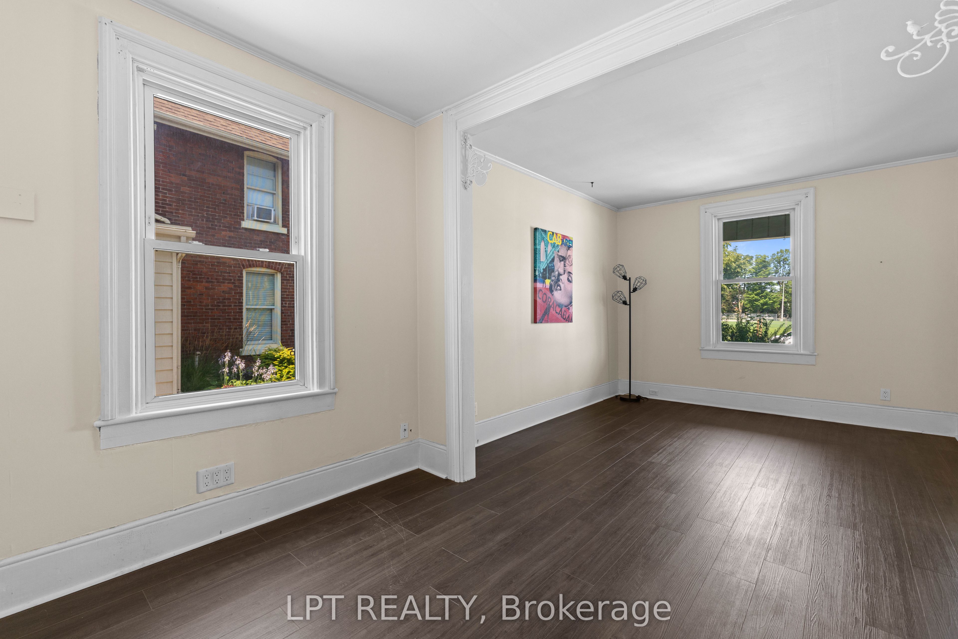 52 Parkside Drive E Property Photo 9
