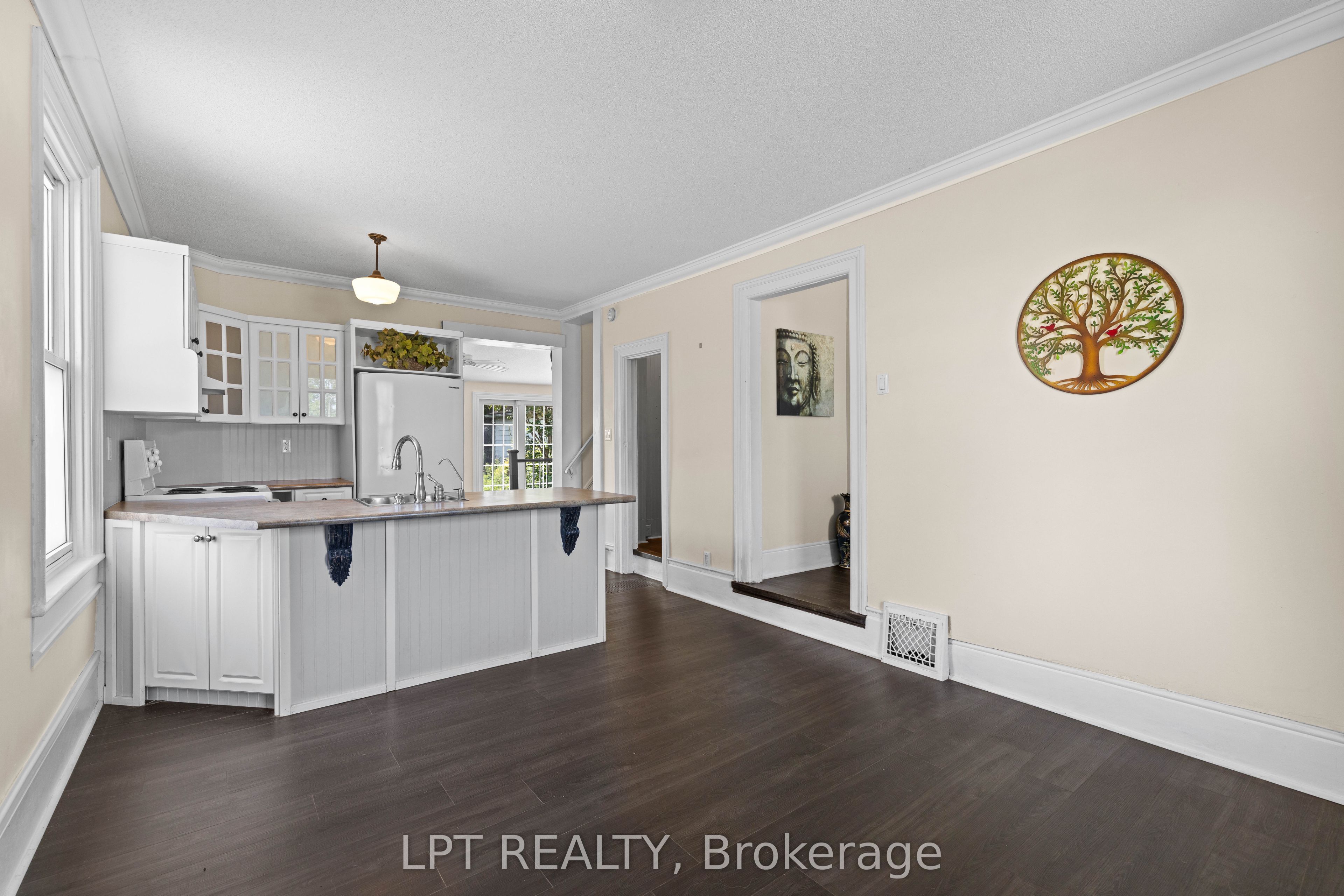 52 Parkside Drive E Property Photo 12
