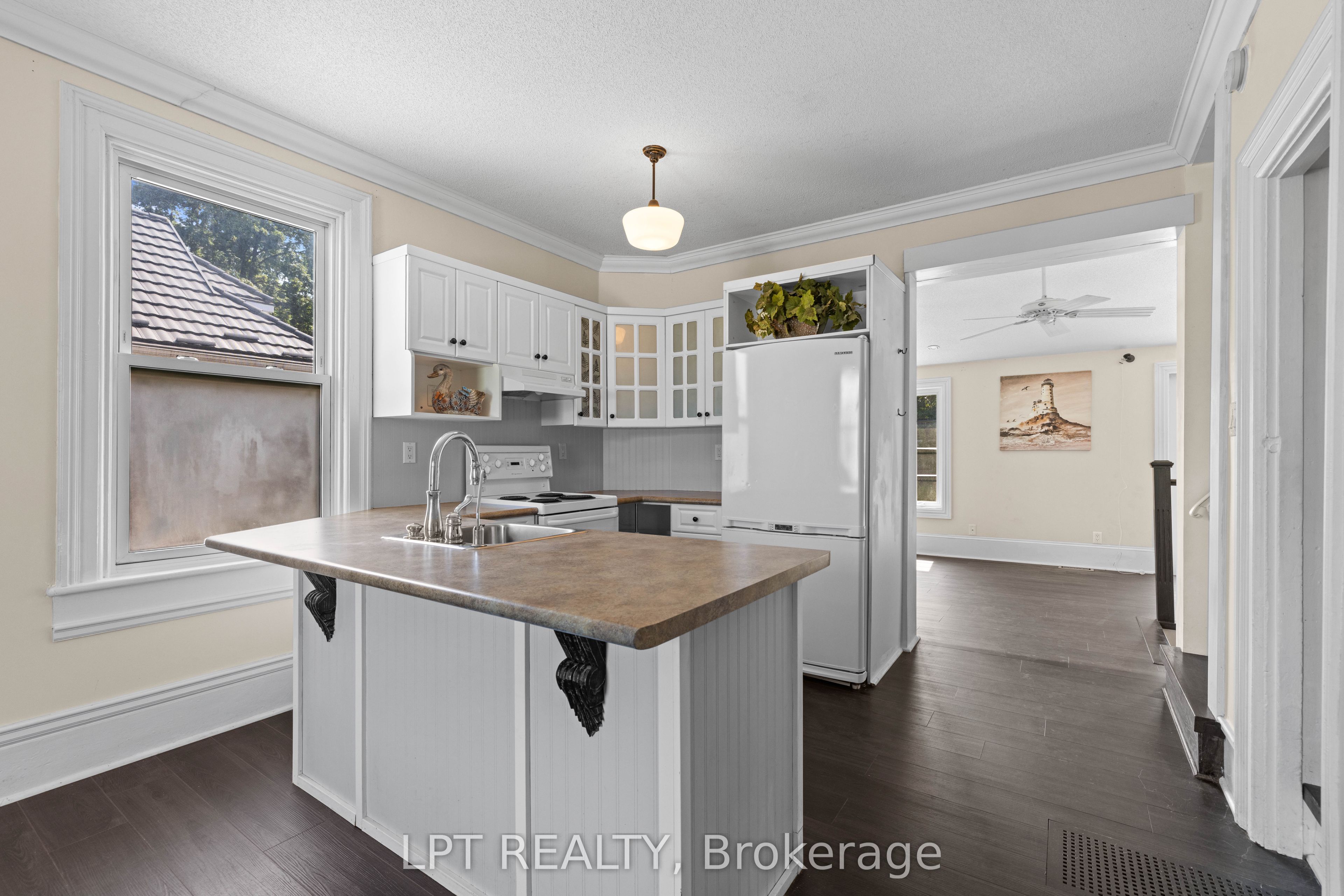 52 Parkside Drive E Property Photo 13