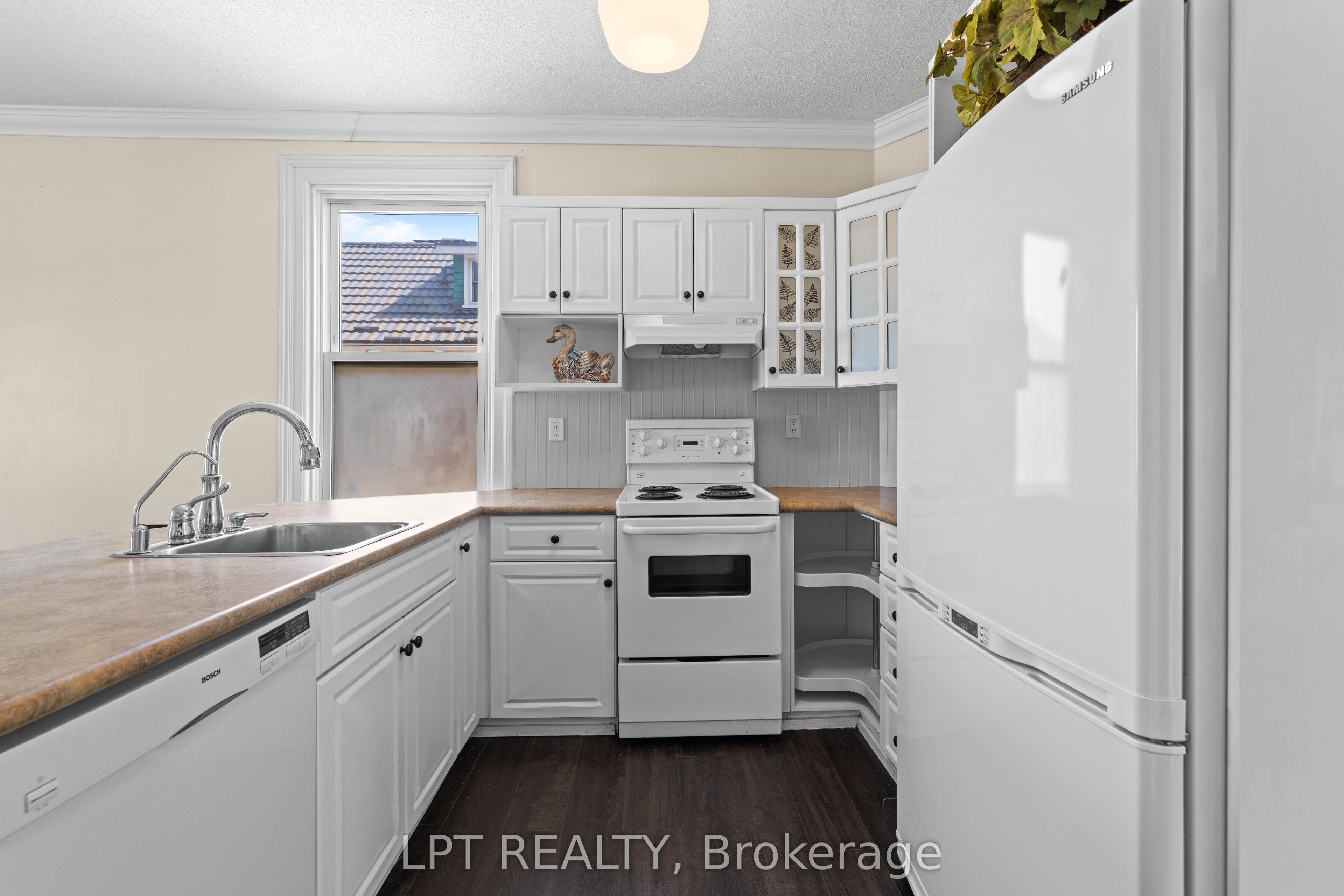 52 Parkside Drive E Property Photo 14