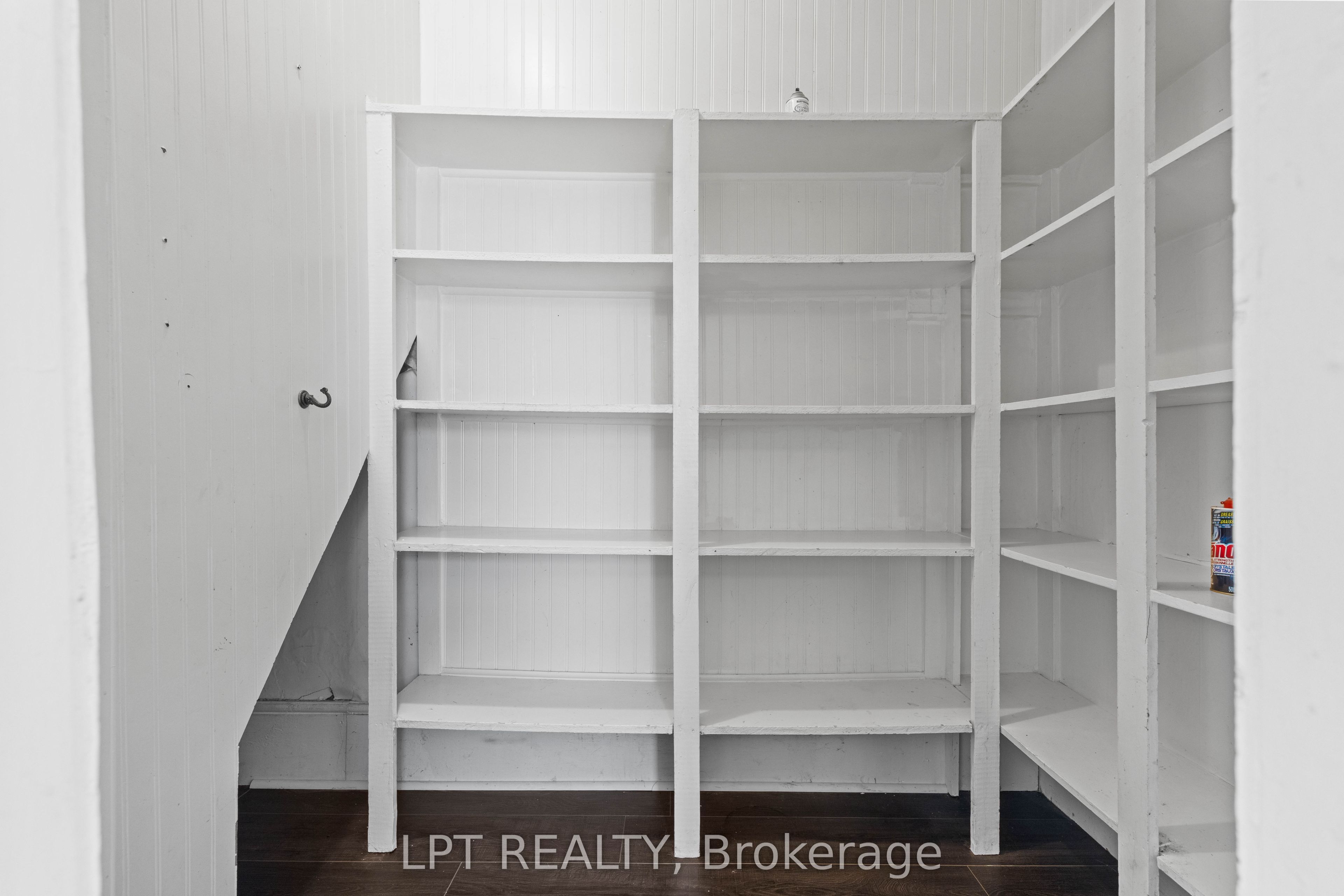 52 Parkside Drive E Property Photo 16