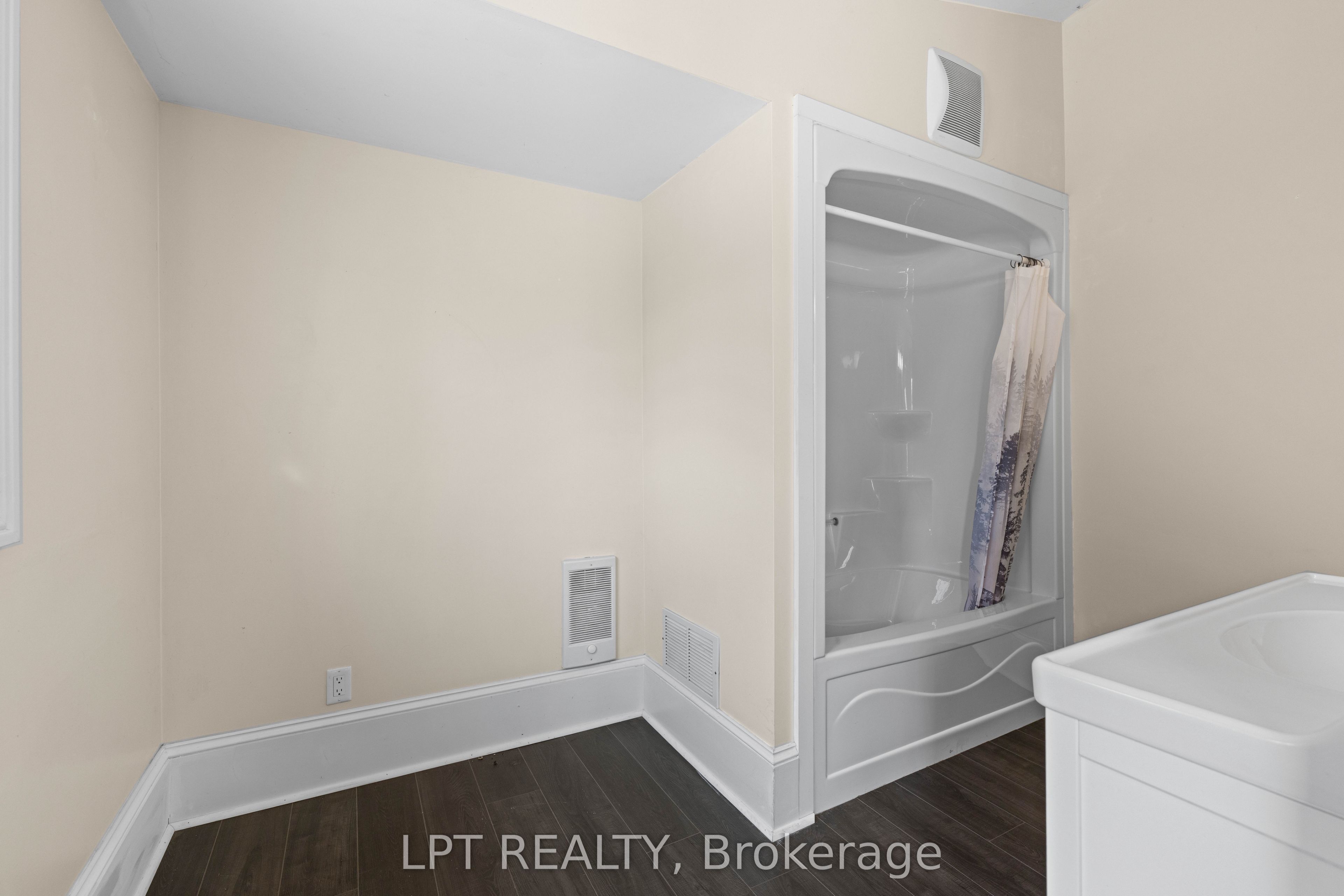 52 Parkside Drive E Property Photo 21