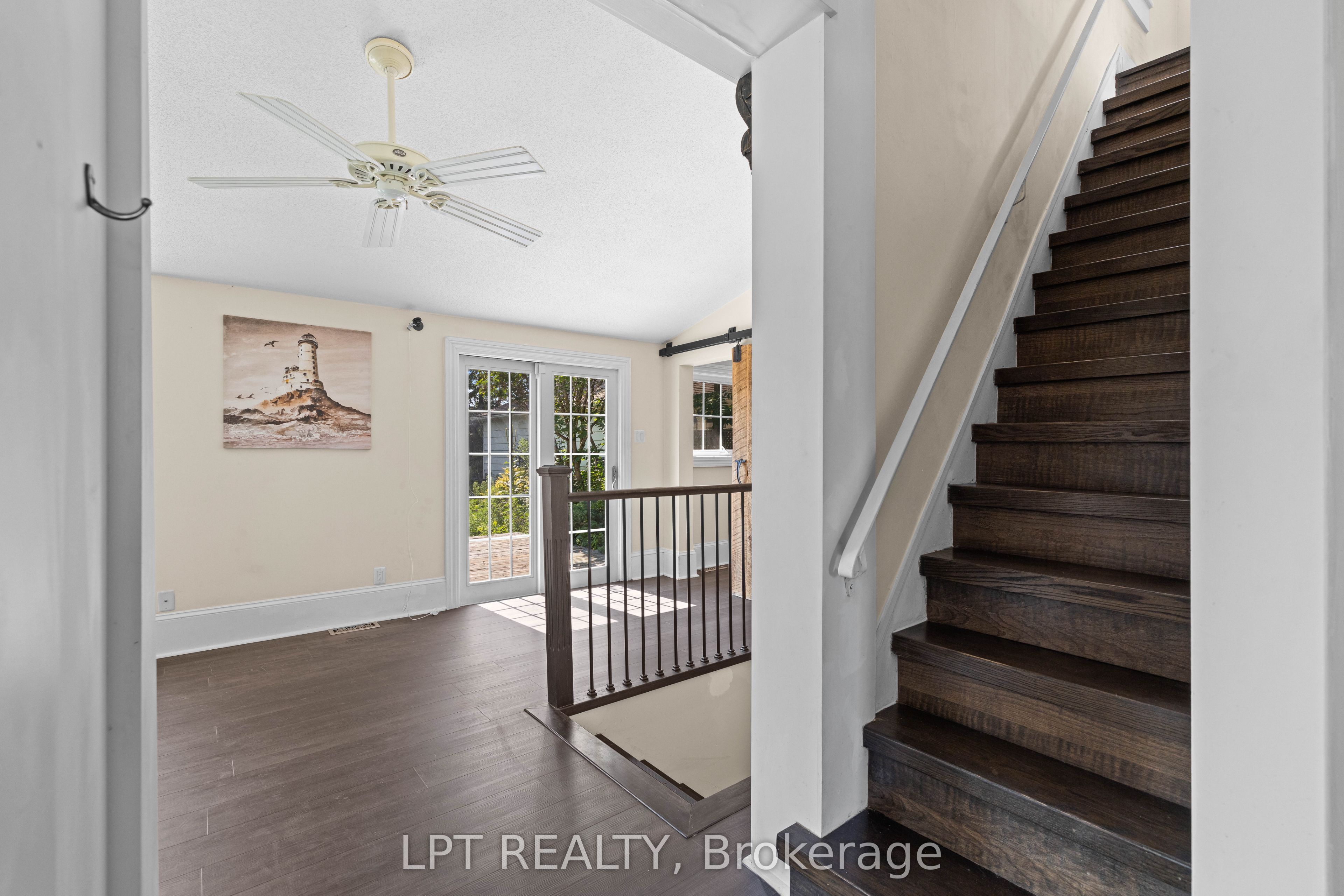 52 Parkside Drive E Property Photo 23