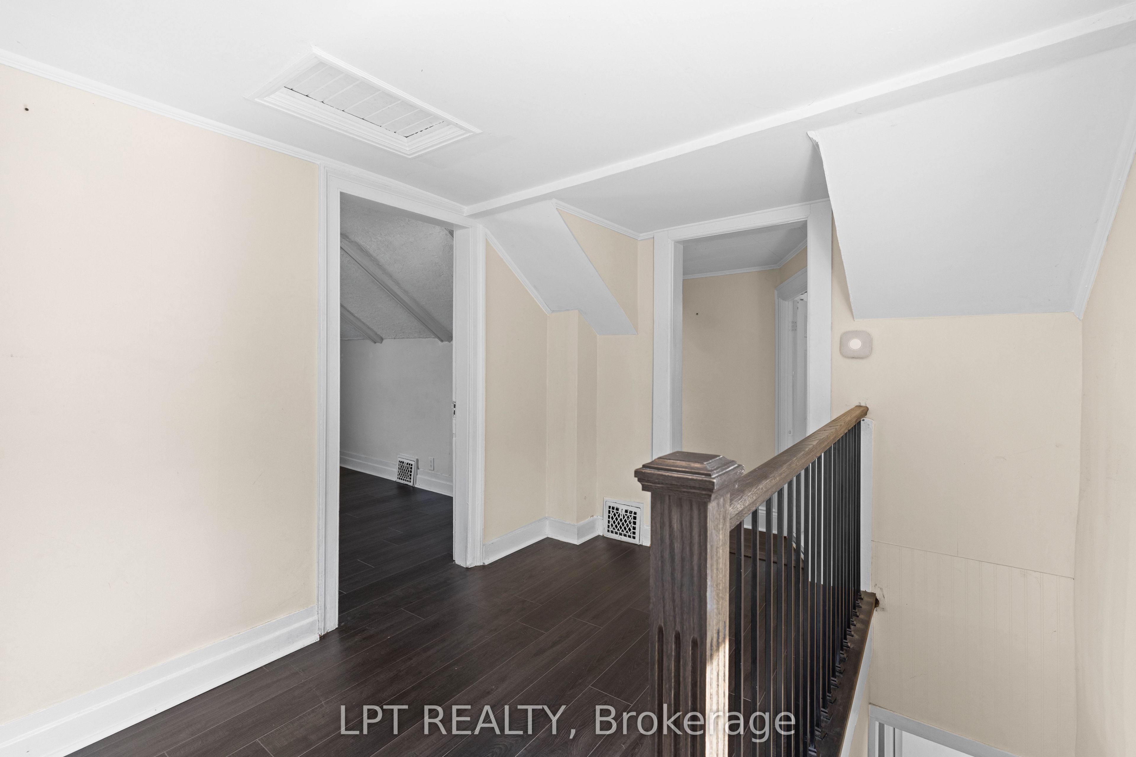 52 Parkside Drive E Property Photo 24