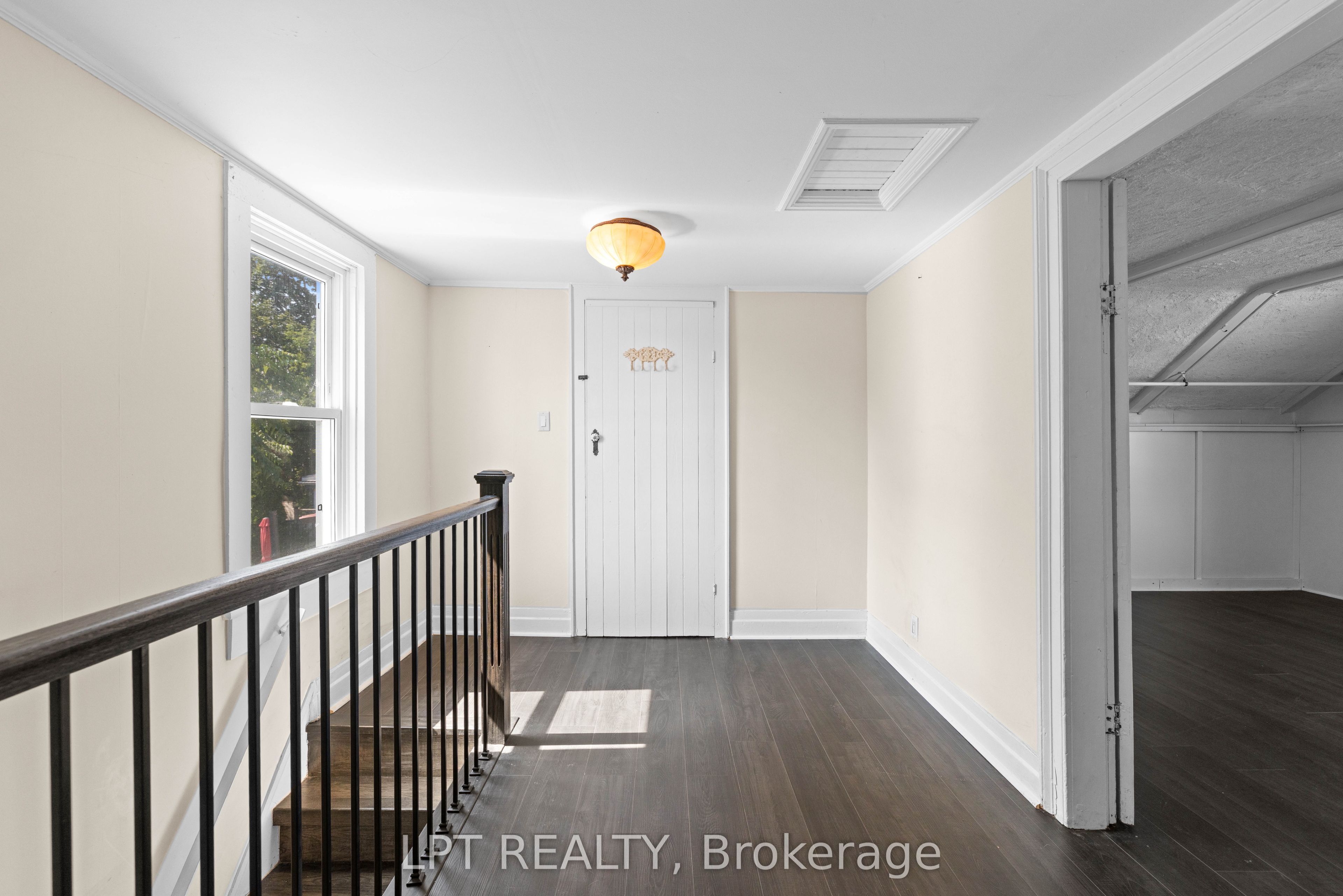 52 Parkside Drive E Property Photo 25