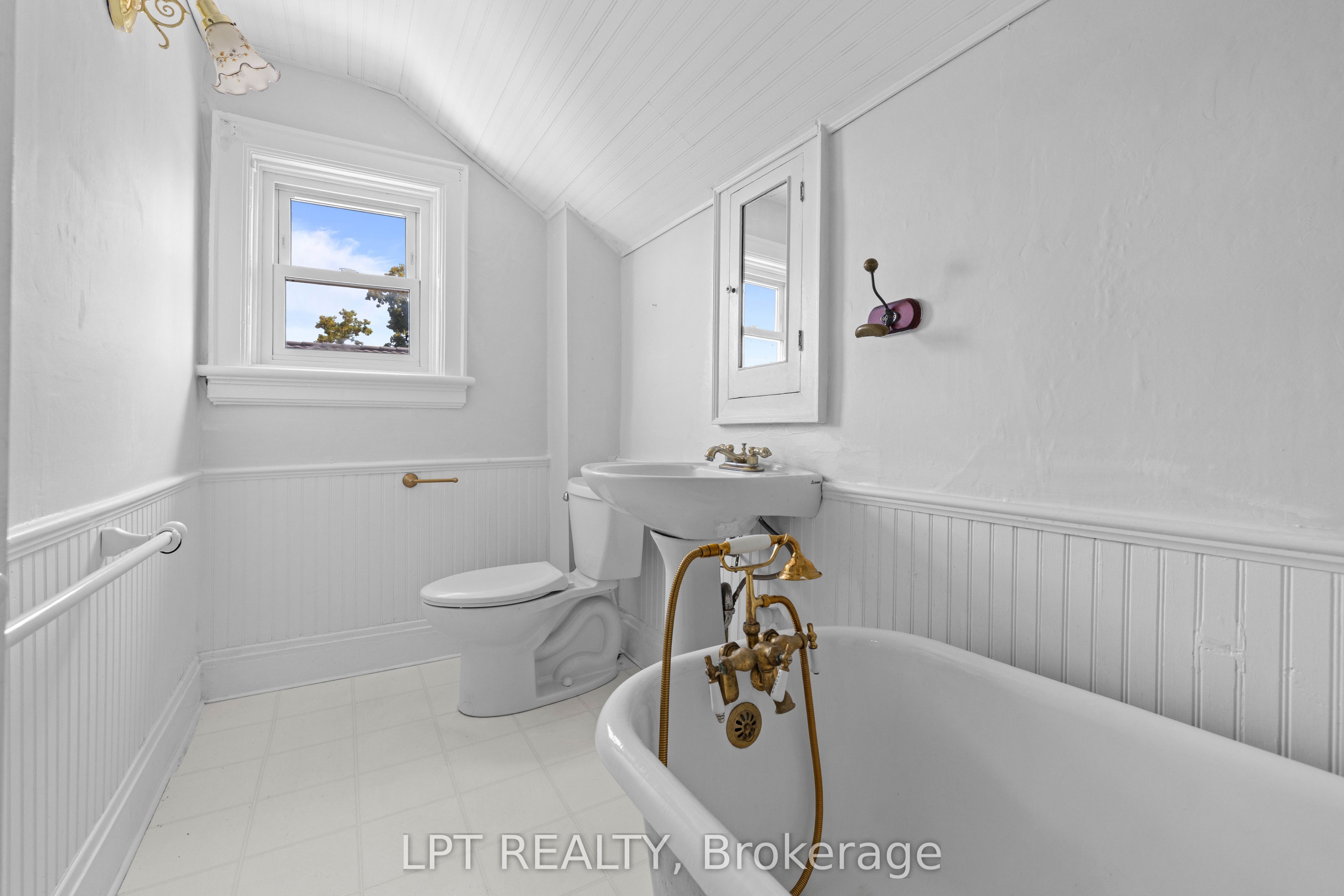 52 Parkside Drive E Property Photo 29