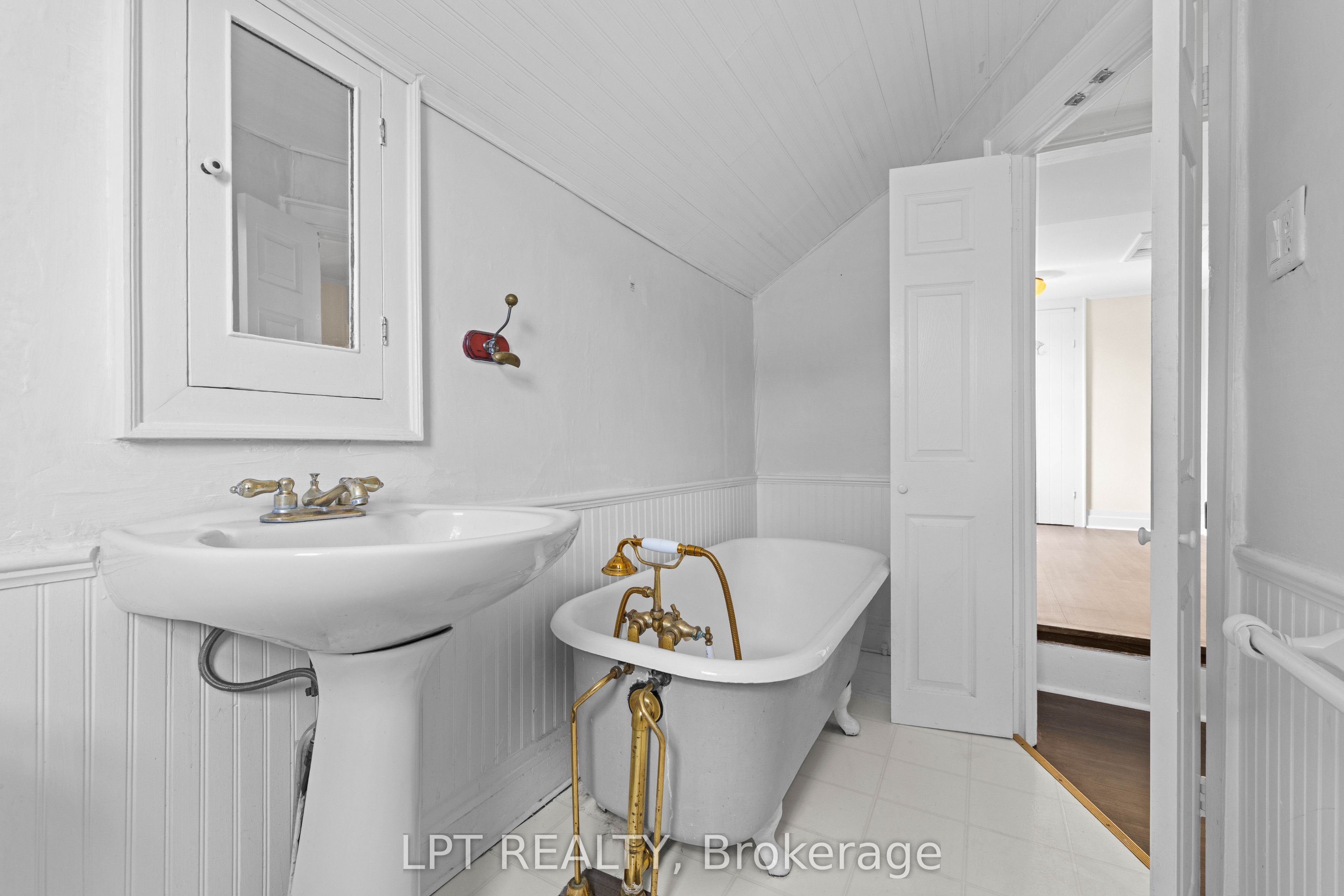 52 Parkside Drive E Property Photo 30