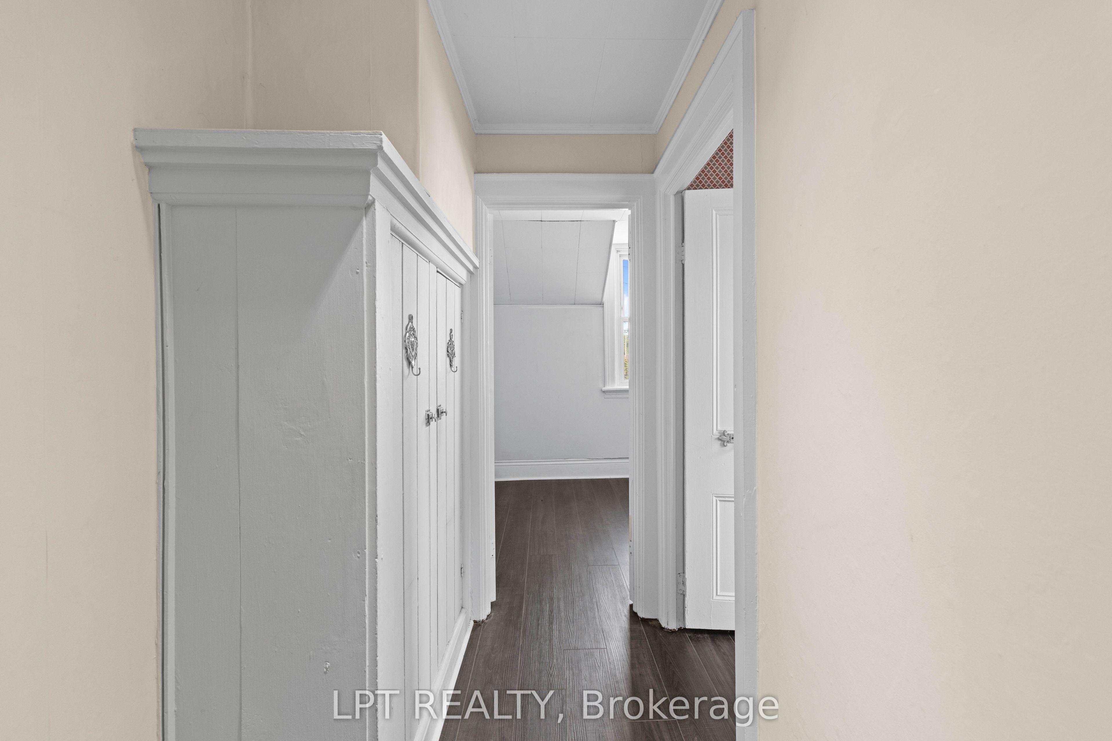 52 Parkside Drive E Property Photo 31