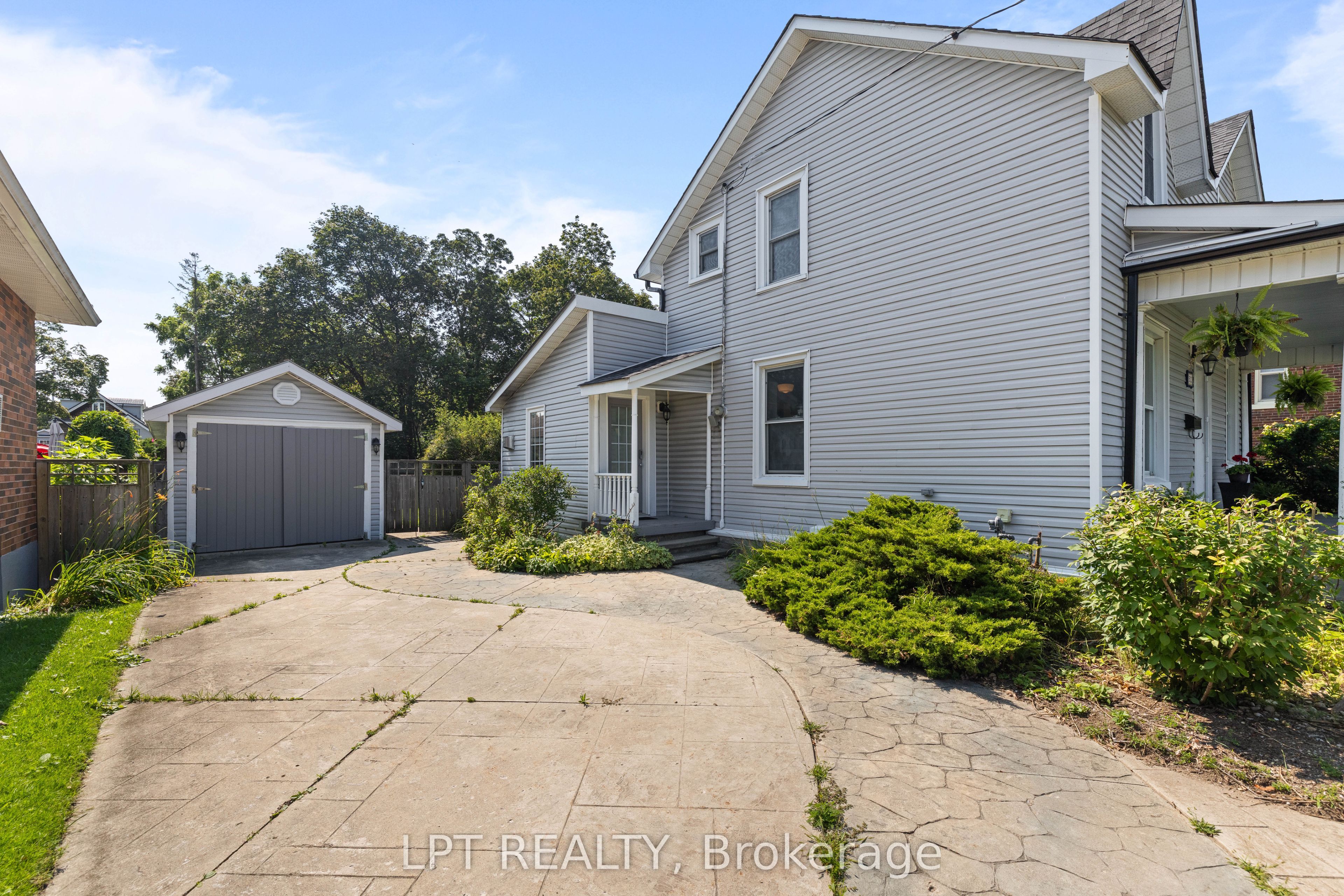 52 Parkside Drive E Property Photo 41